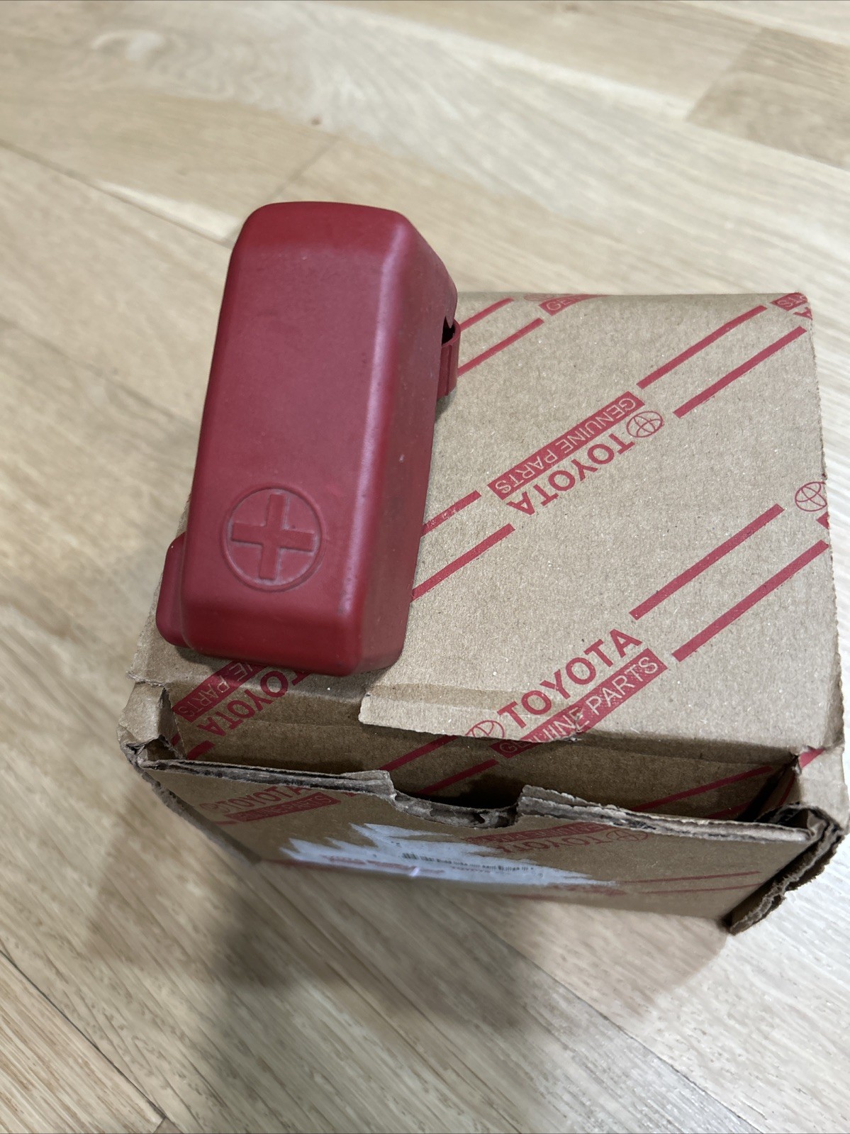 GENUINE TOYOTA  POSITIVE BATTERY TERMINAL COVER 82821-12490