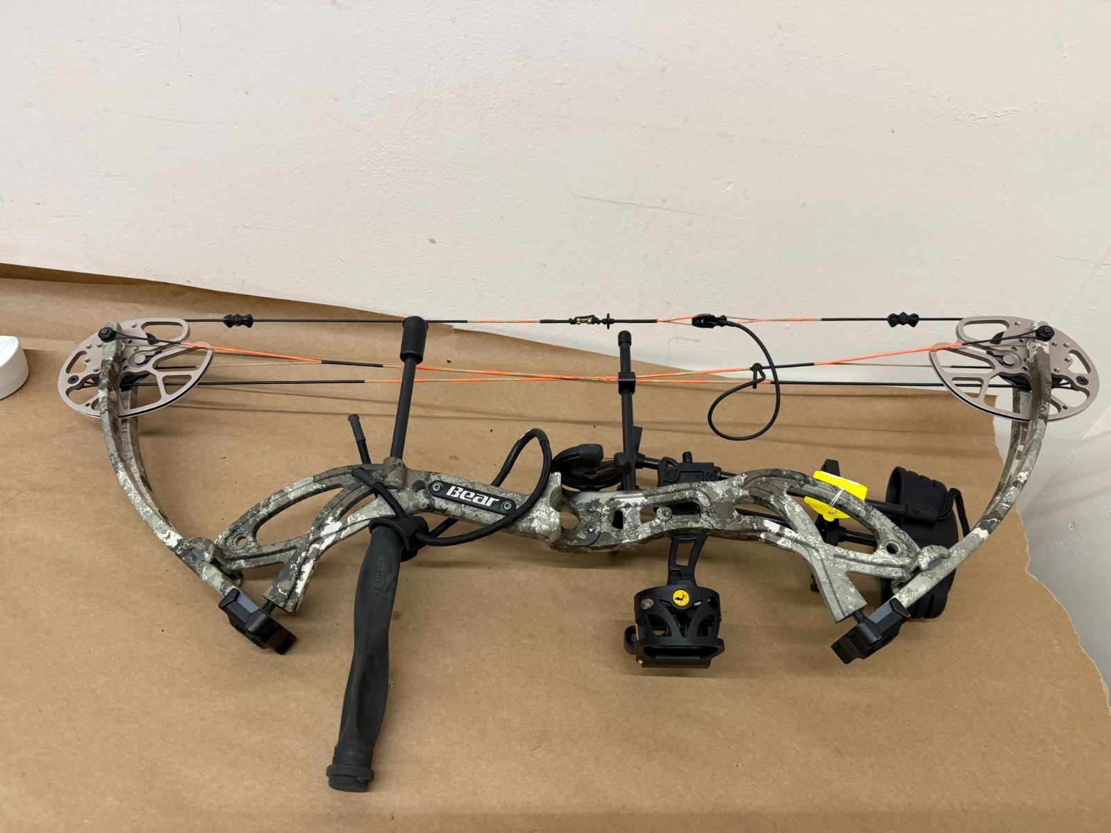 Bear Cruzer G2 compound bow, 26” draw, #70 pull LH