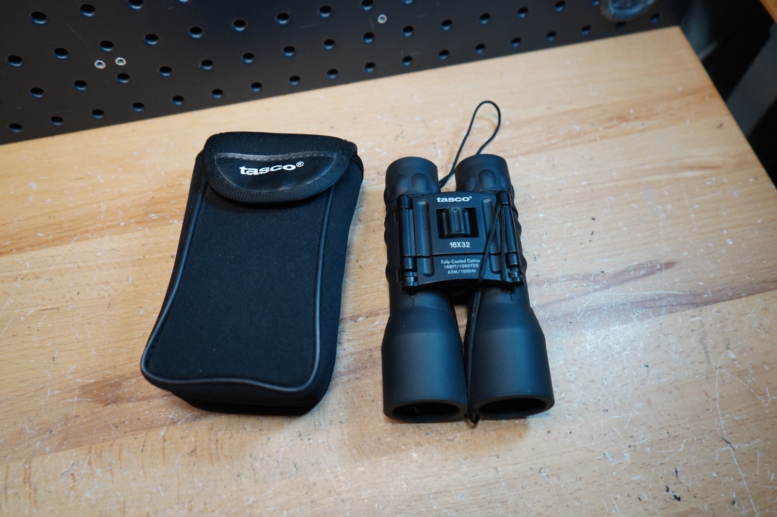 (M) Tasco 16x32 Compact Binoculars Fully Coated Optics Black w/ Case