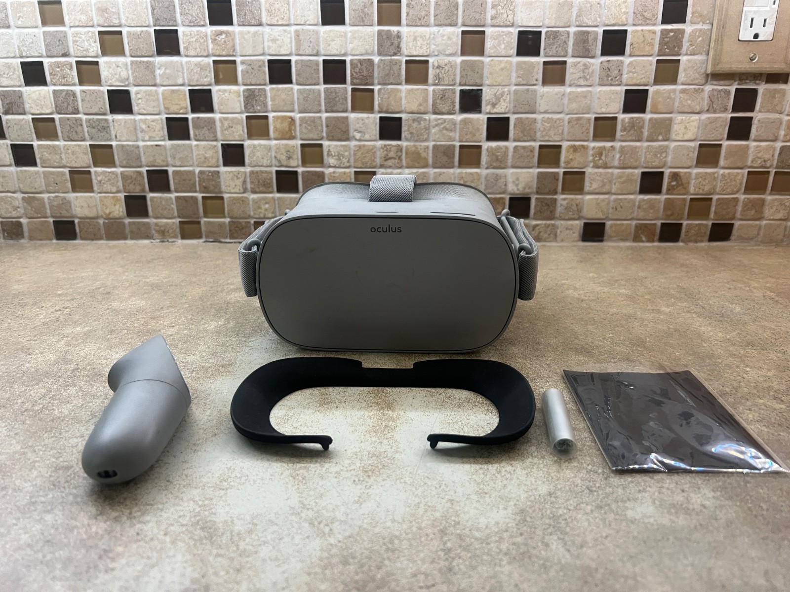 Meta Oculus Go MH-A32 32GB Standalone Gray VR Headset and Controller