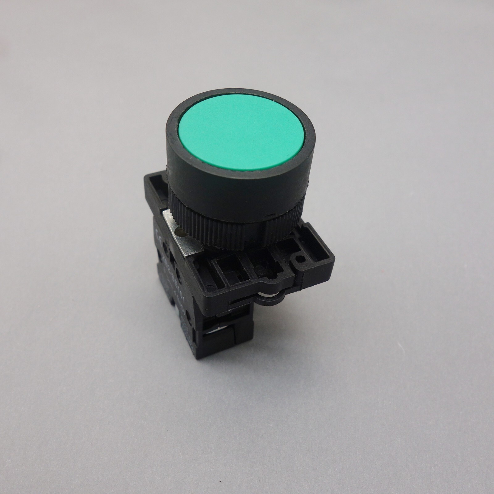 2PCS 22MM PUSHBUTTON SWITCH FITS XB2EA31 Green 1No flush push Momentary Plastic