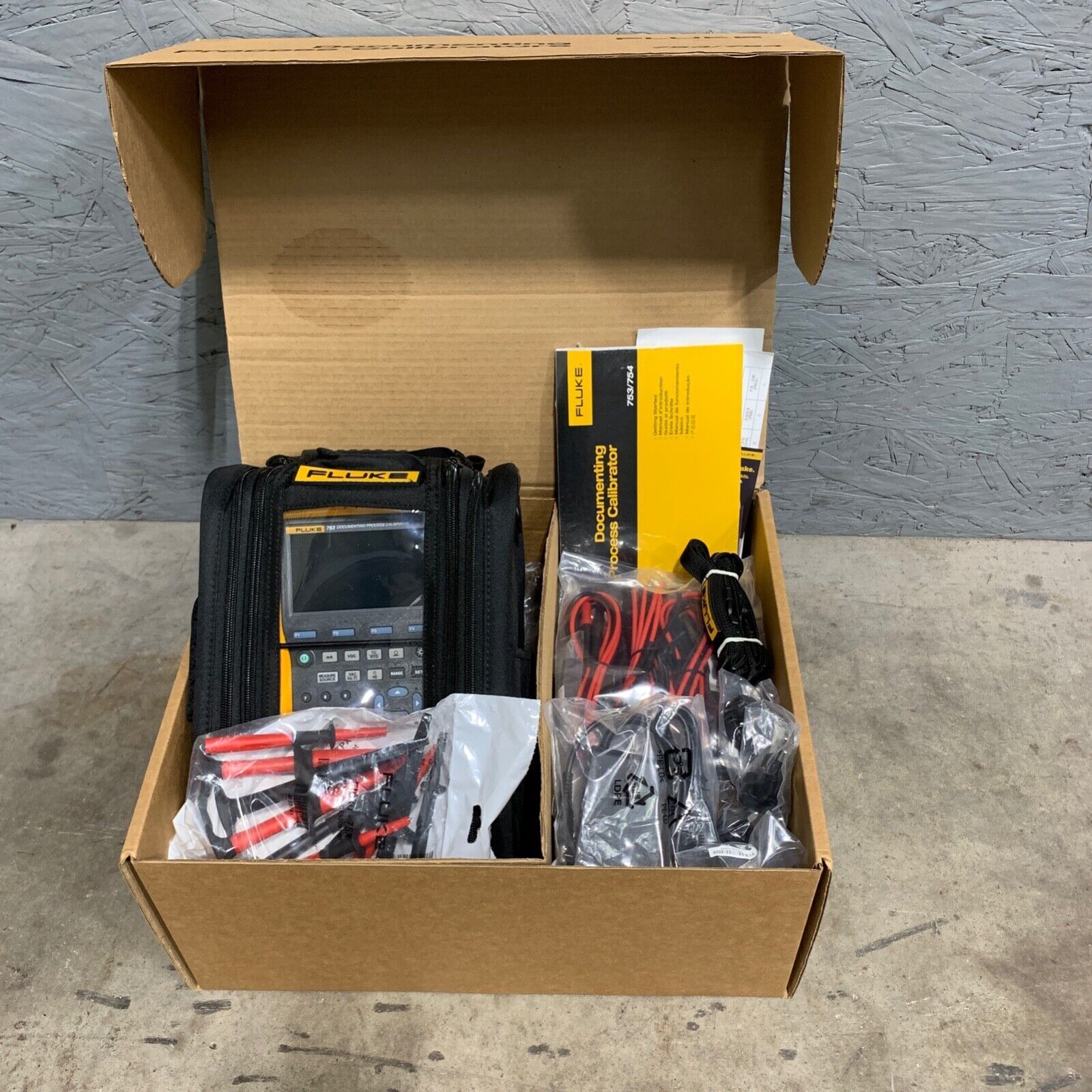 NEW Fluke 753 Documenting Multifunction Process Calibrator HART NIST