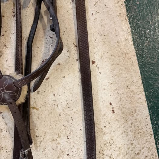 Used oversize brown figure 8 bridle with rubber reins
