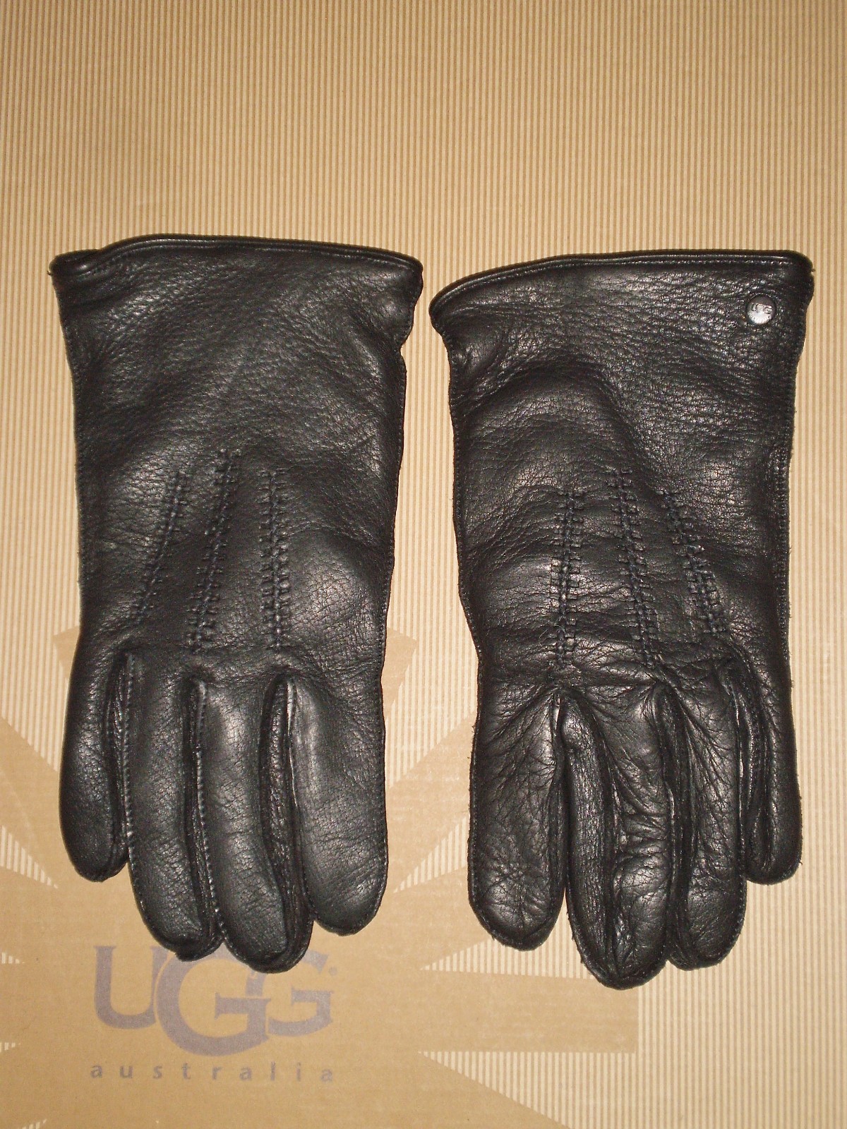 UGG Australia Men's Tech LEATHER Smart GLOVES Black MEDIUM NWOT MSRP $145