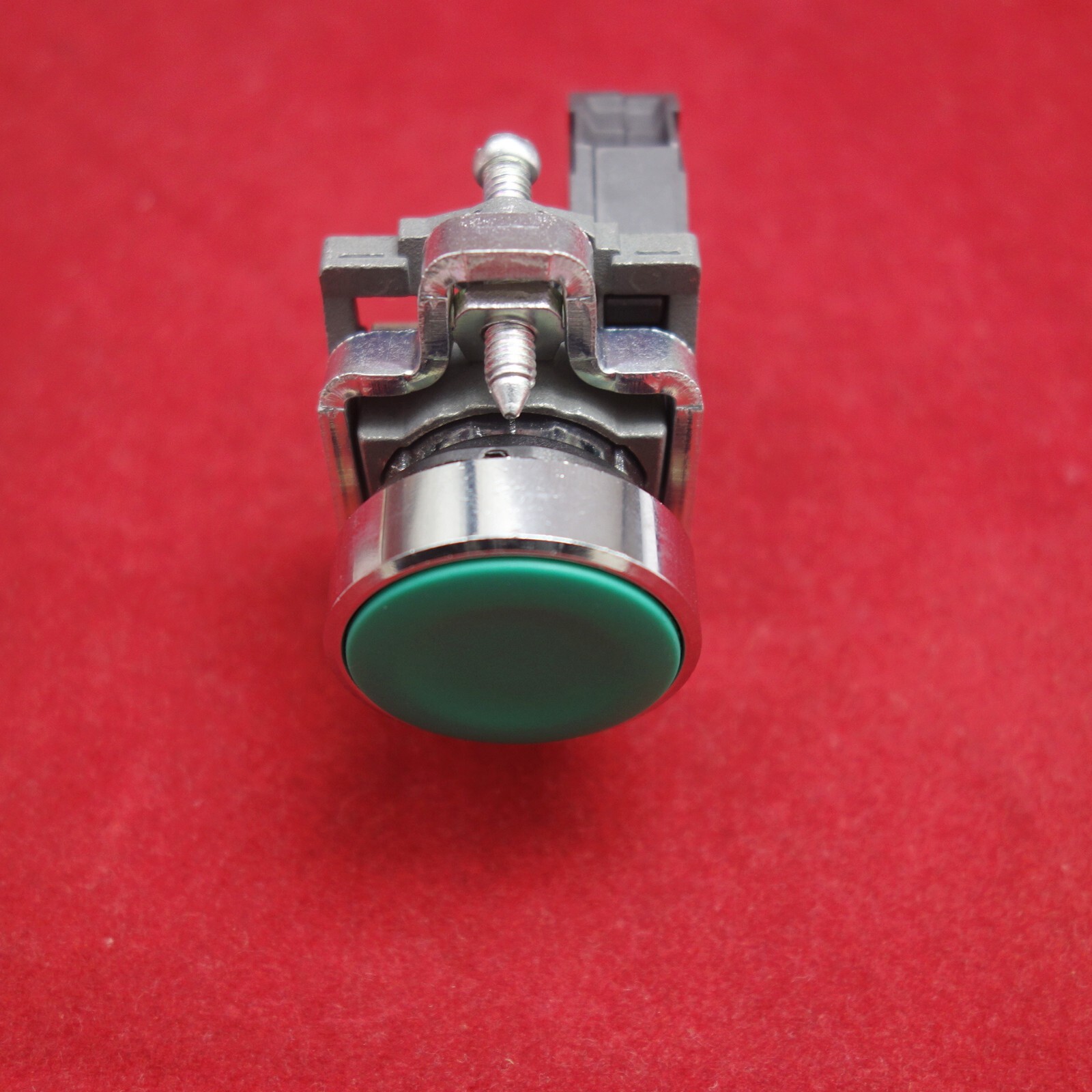 1PC 22MM FLUSH Metal PUSHBUTTON SWITCH FITS GREEN XB4-BA31  1N/O Momentary