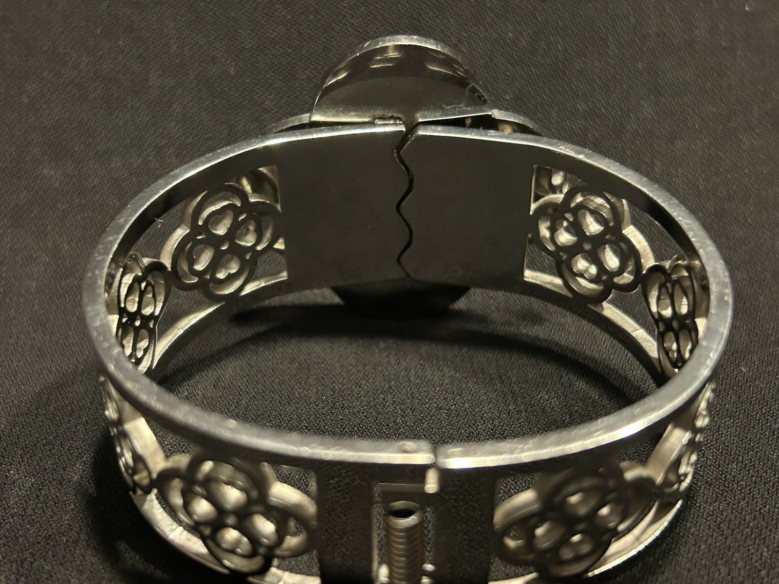 Clover-Shaped Mosaic Statement Metal Spring Hinged Bracelet