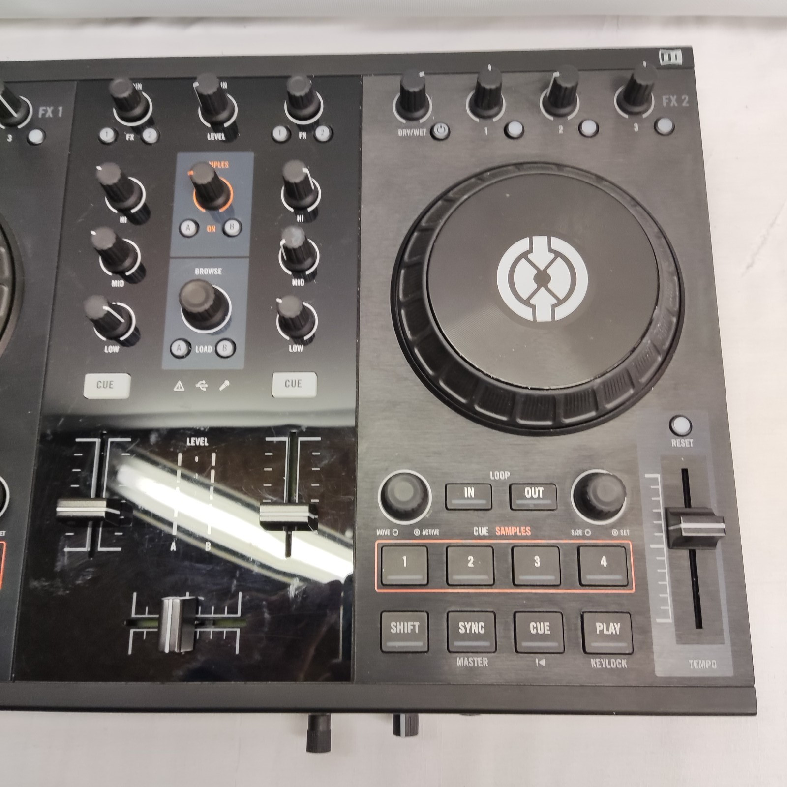 NATIVE INTRUMENTS TRAKTOR KONTROL S2 DJ CONTROLLER AND AUDIO INTERFACE MIXER