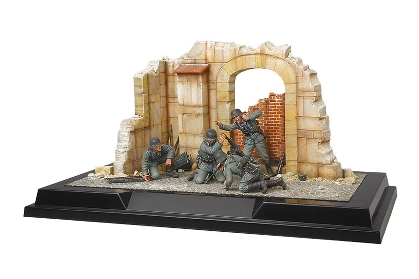 TAMIYA 1:35 German Infantry Mortar Team French Campaign 1940 Scene Set #1 #89739