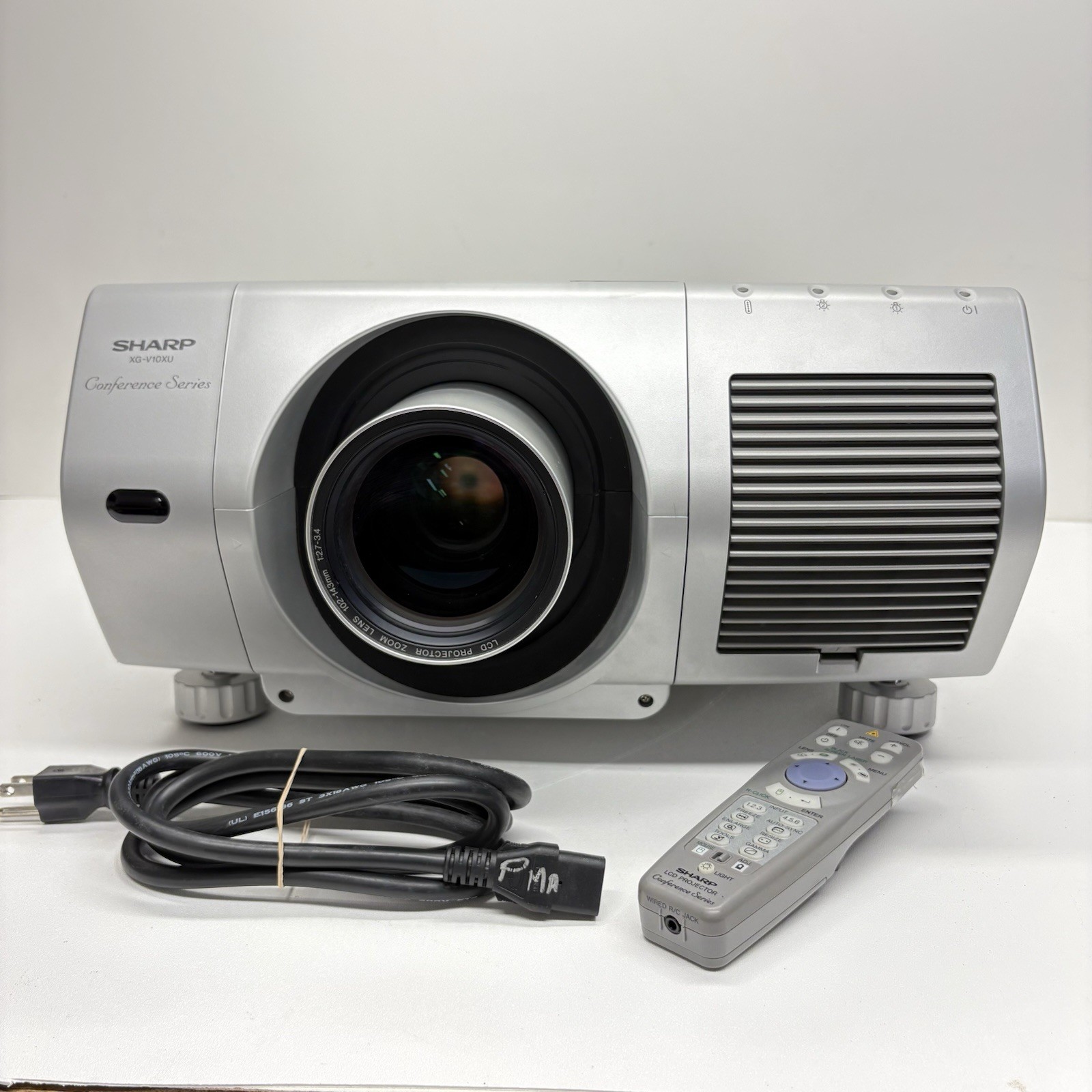 Sharp XG-V10XU Conference Series LCD Projector XGA 4000 ANSI w/ Remote Works!