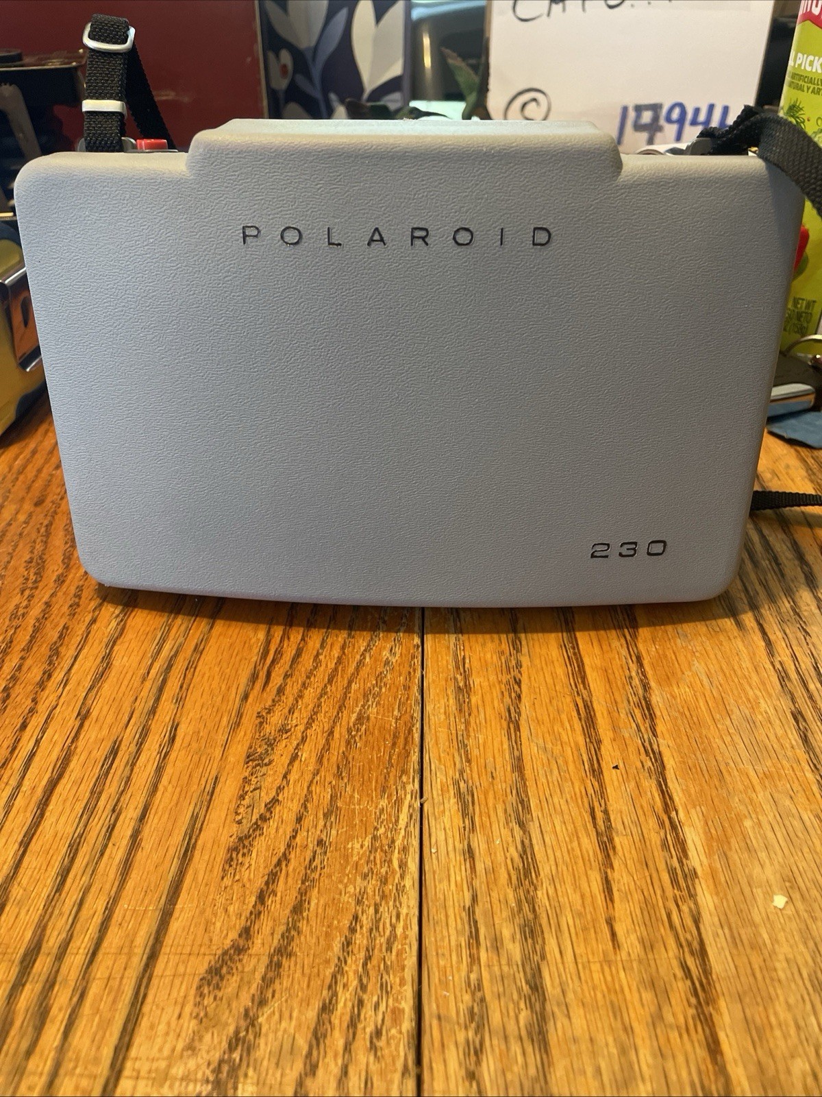 Vintage Polaroid 230 Automatic Land Camera Accessories flash GR8T cond untested
