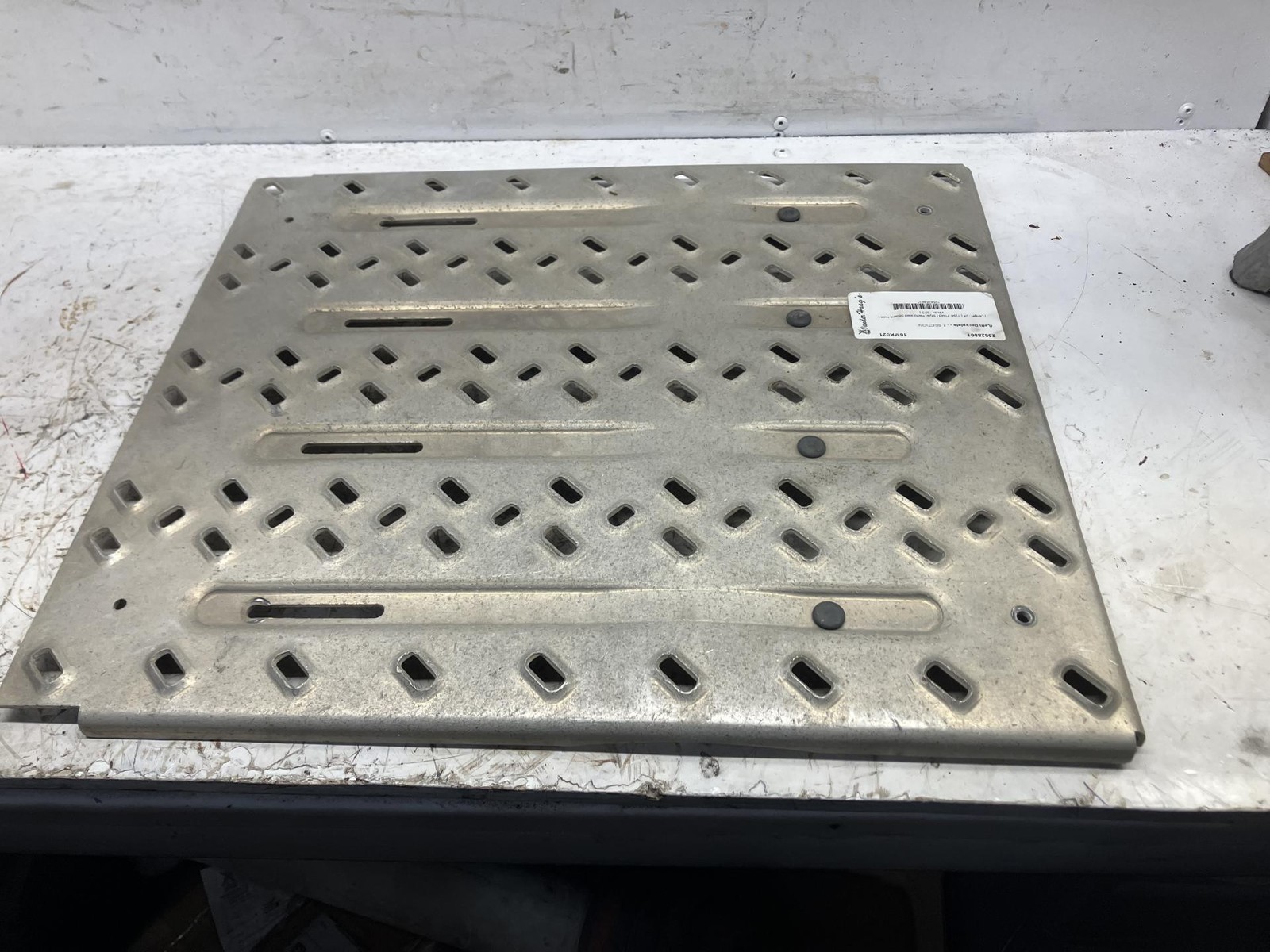 Mack CXU613 24 x 20.5 Deckplate - Used