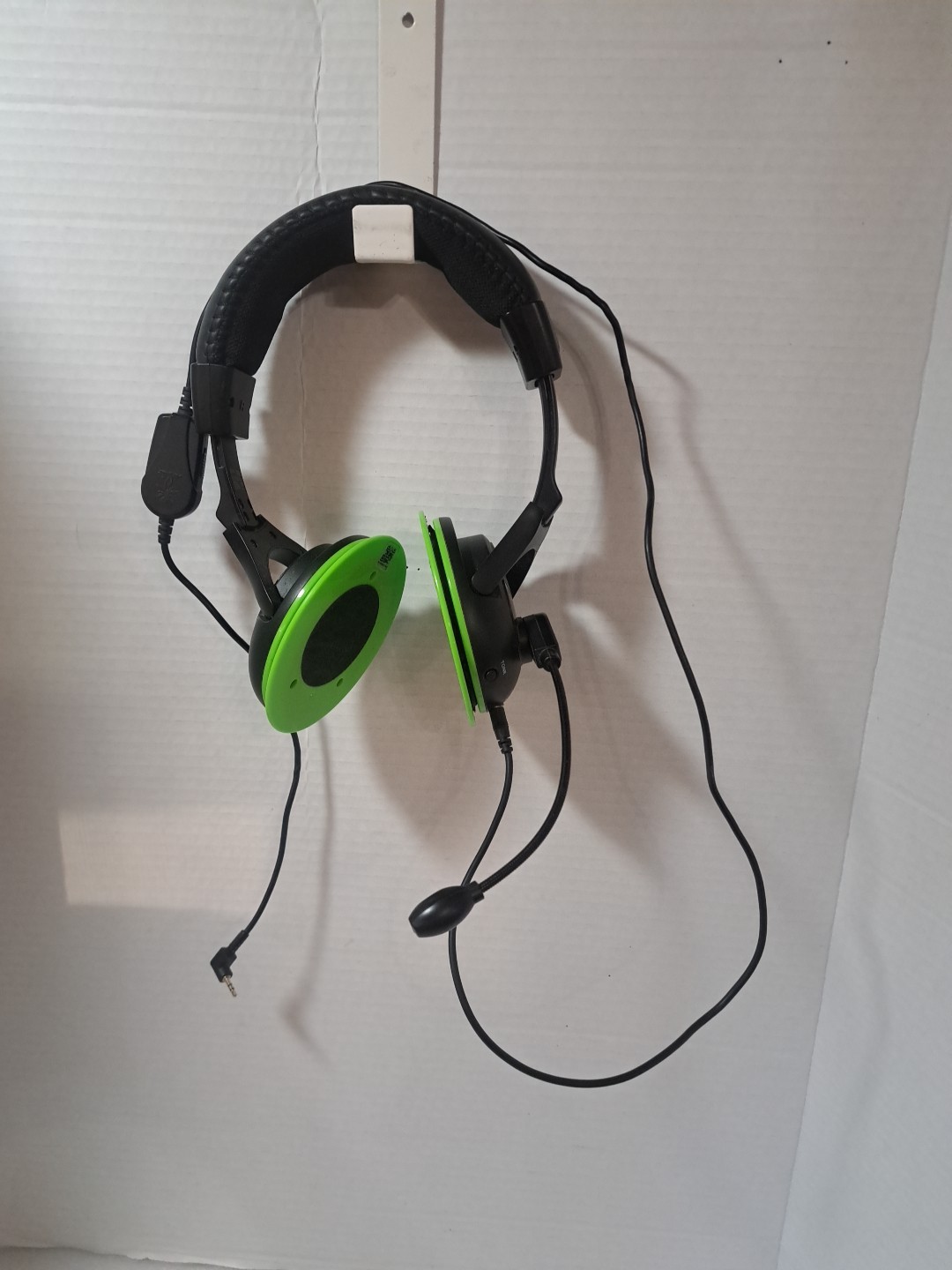 Turtle Beach Headset Ear Force X32 Gaming Black Green Xbox No Foam Ear Pads