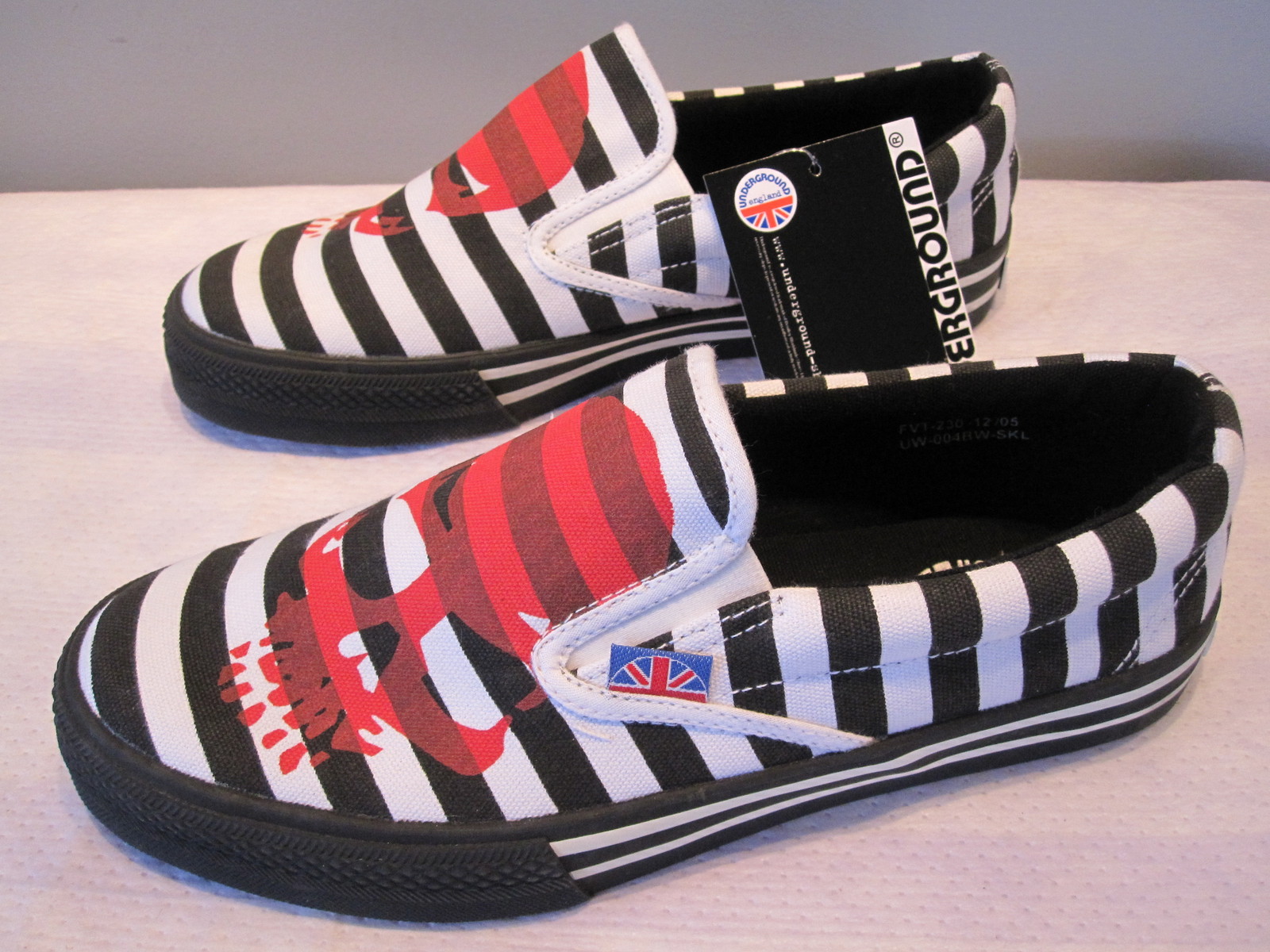 NEW UNDERGROUND SHOES SKULL JAiLHOUSE STRiPE PiRATE BOAT SNEAKERS EMO UK8 EURO42
