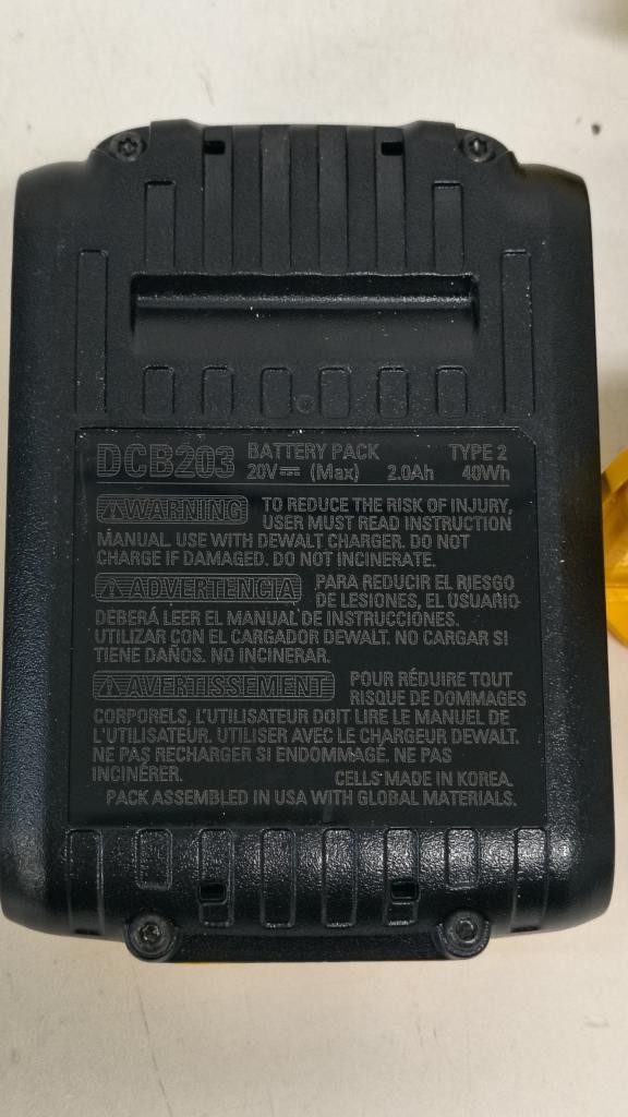20V LED PIVOTING WORKLITE W/BATT (P14028029)