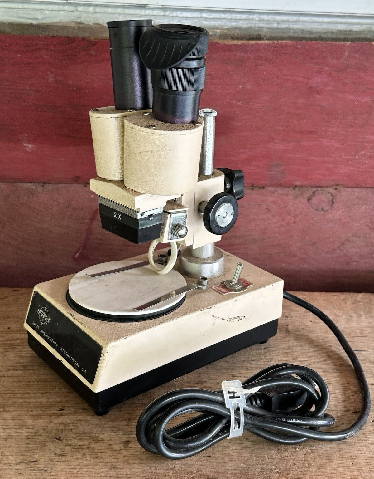 Swift M26 Stereo Microscope Binocular Upright 2x for Biological/Medical Lab