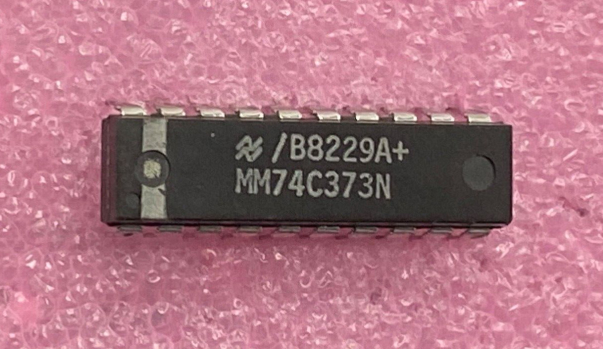 National MM74C373N octal D type latch flip flop, 3-state Integrated Circ