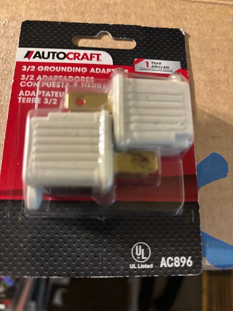 2 pack of 3/2 Grounding Adapters. 15A/125V AC