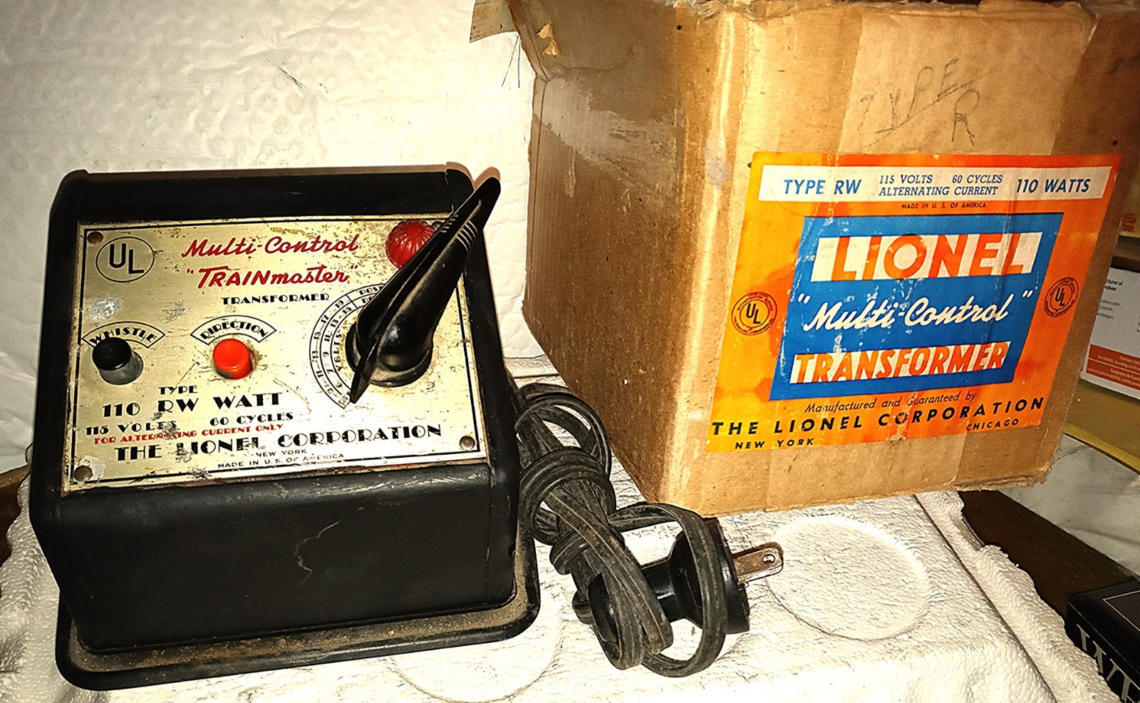 VINTAGE POSTWAR LIONEL RW 110-WATT TRAINMASTER TRANSFORMER & BOX WORKS WELL NICE