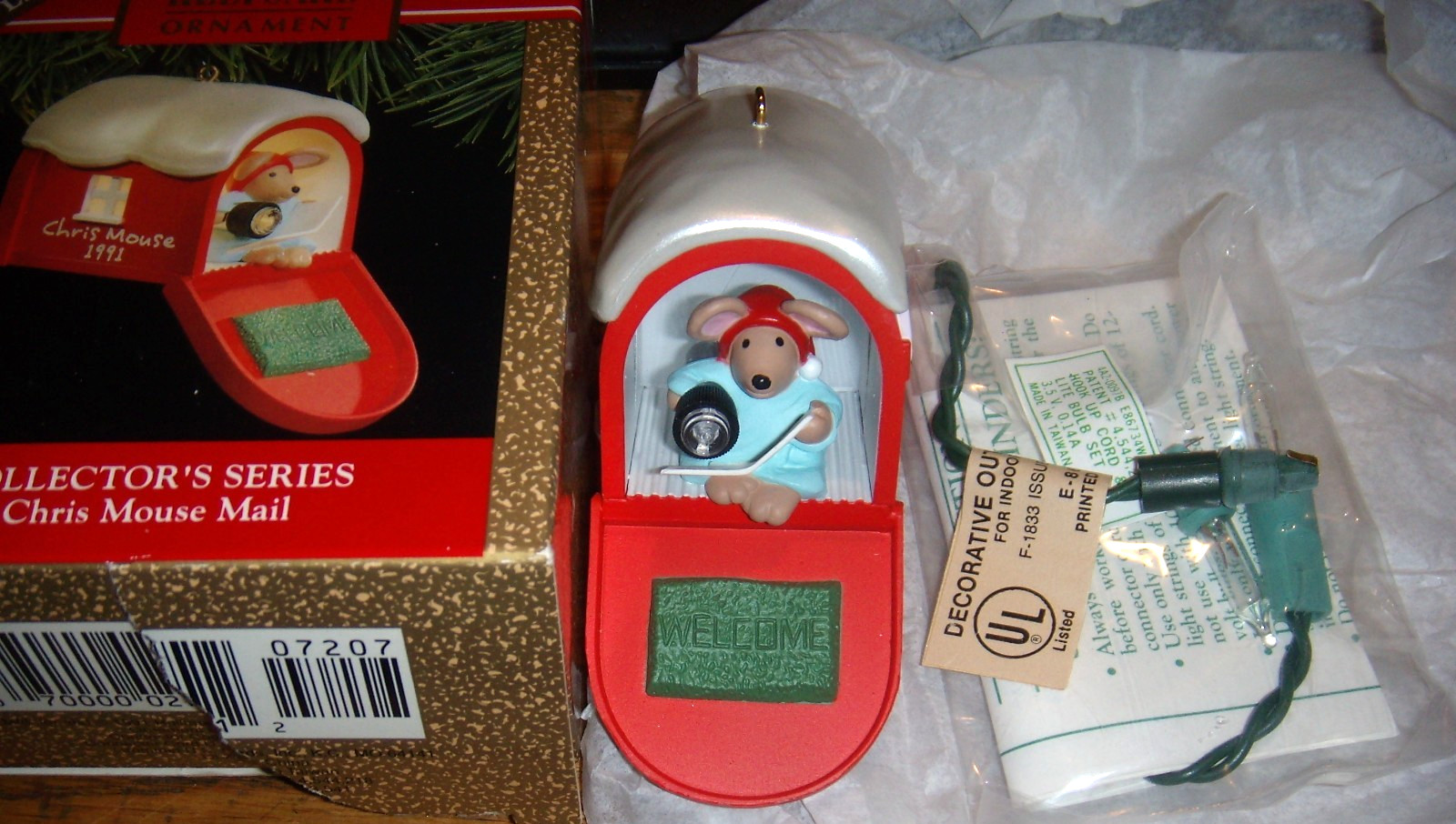 HALLMARK KEEPSAKE HAPPY WRAPPERS  1991 NEW ORNAMENT MOUSE IN A MAILBOX