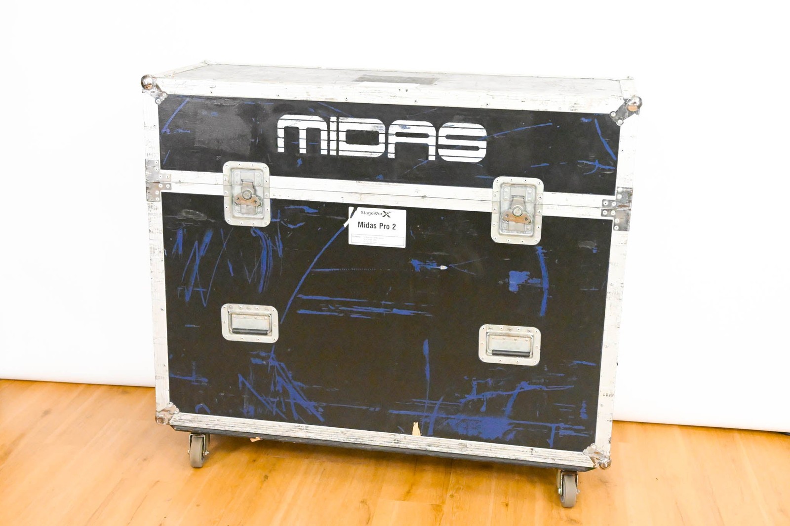 Midas PRO2 Live Digital Audio Mixing Console with Flight Case CG01VMV