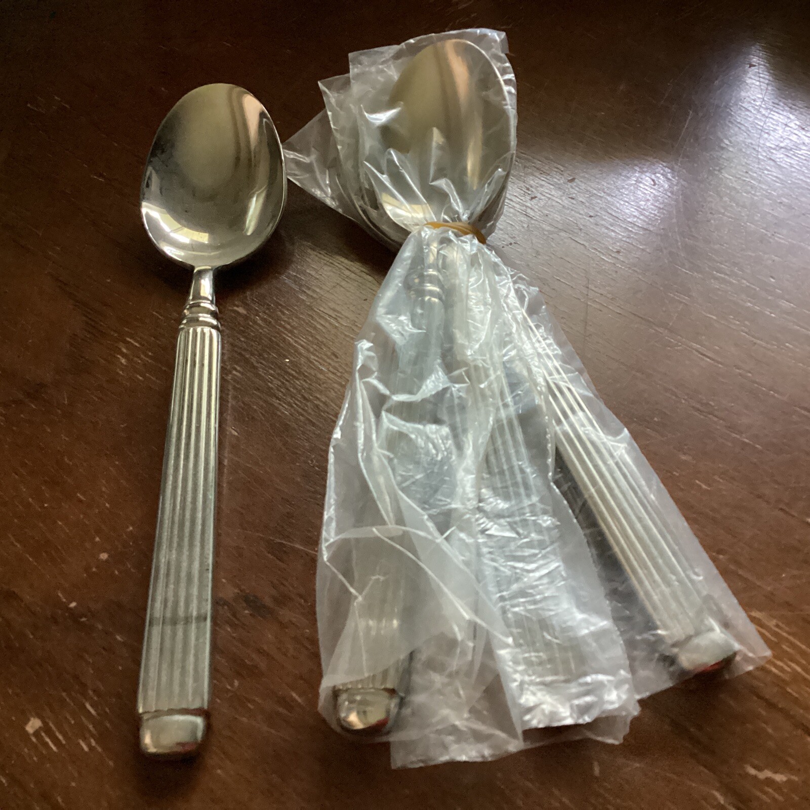 MONUMENT Hampton Silversmiths Set (4) Soup Spoon 18/10 Unused Stainless Flatware