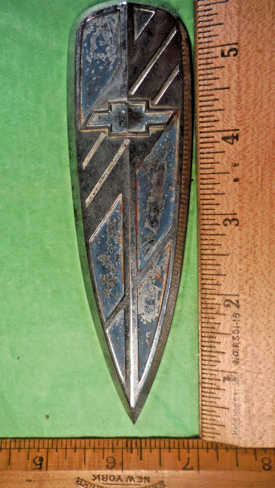 BD80 Chevrolet Hood Nose Emblem Vintage 1940 #3653871 ORIGINAL GUIDE BOWTIE