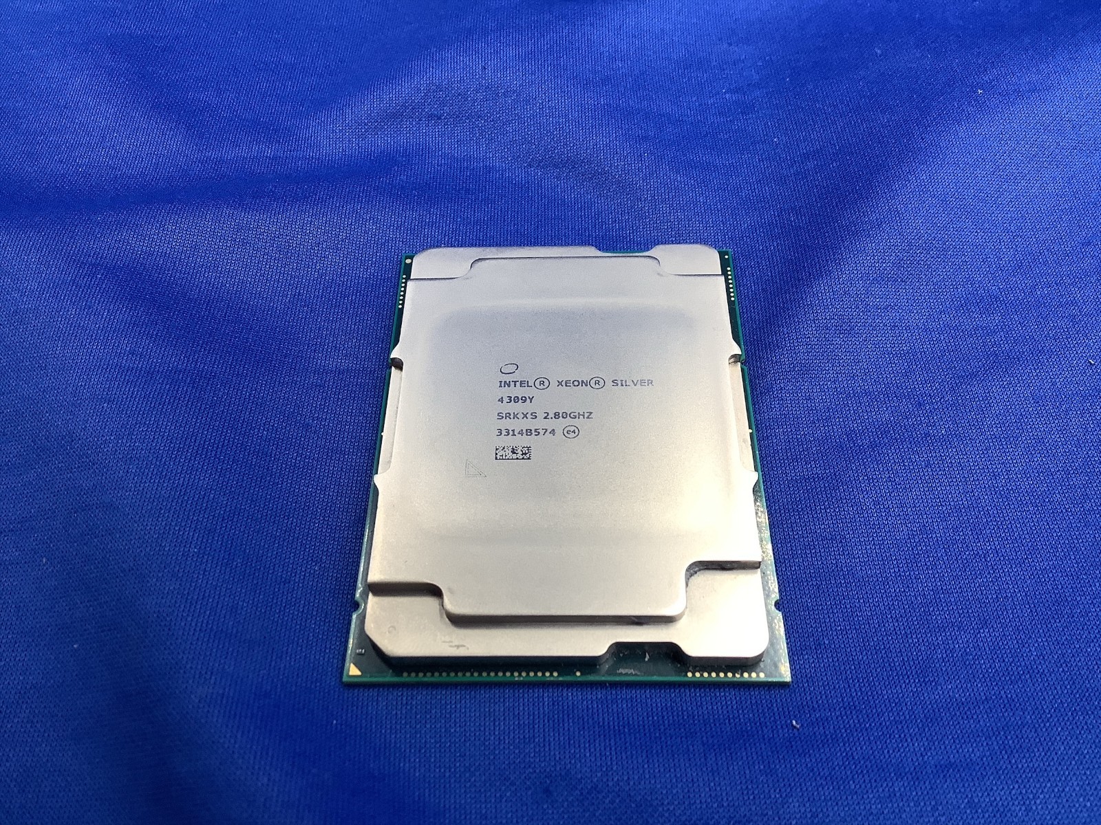 SRKXS  Intel Xeon Silver 4309Y  8-Core 12M Cache, 2.80 GHz 105W CD8068904658102