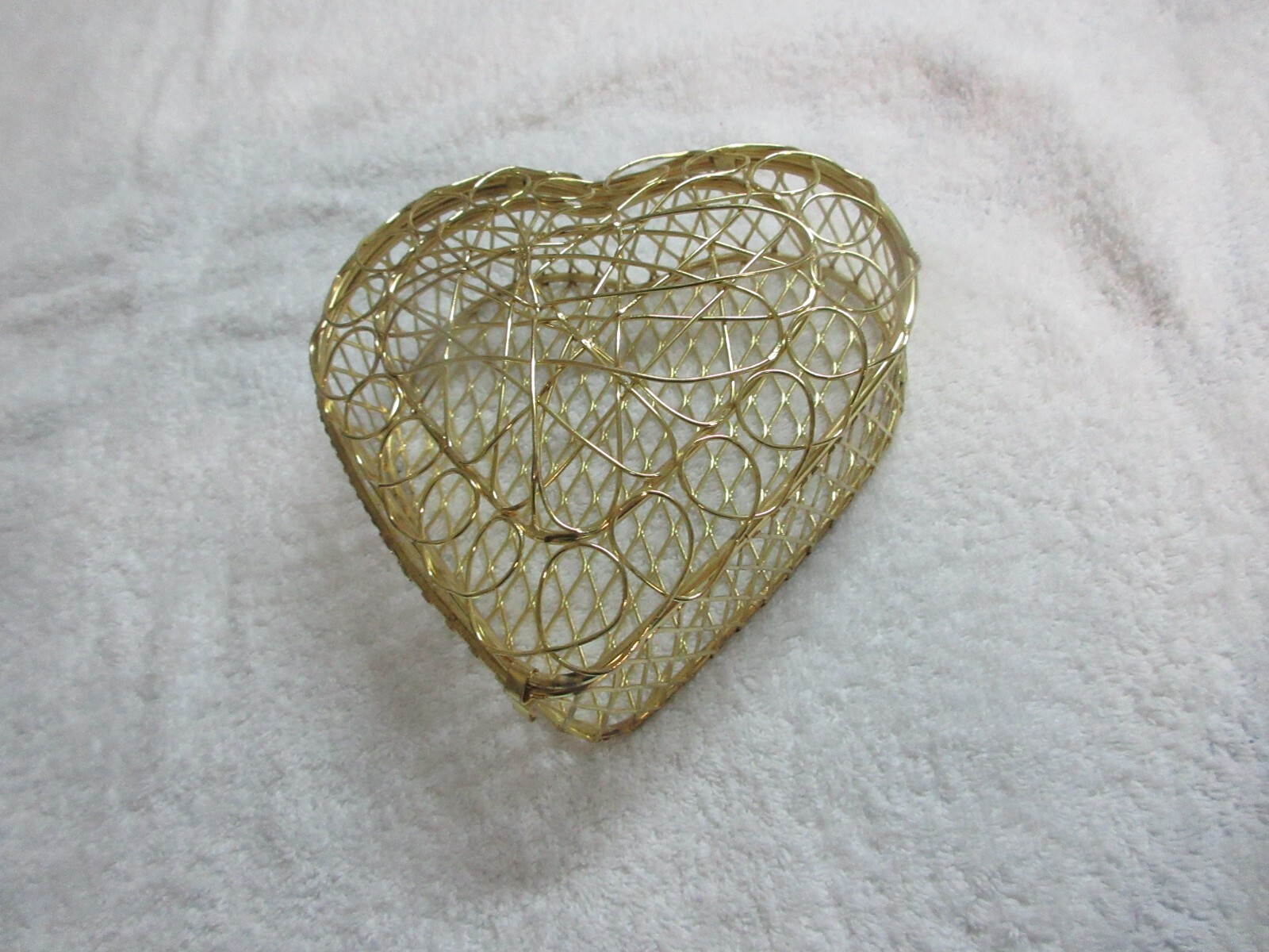 Heart Shaped Gold Wire Basket Hinged with Clasp 6" X 6"