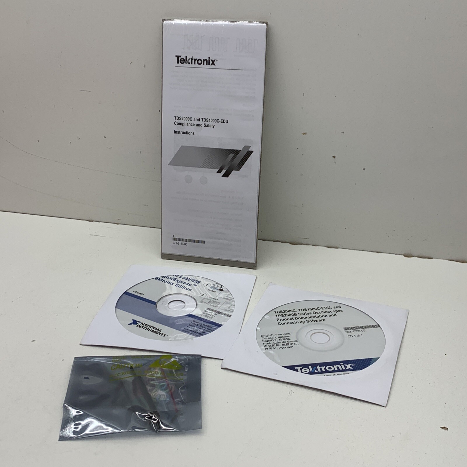 Tektronic TDS2000C Instructions, Software, 003143302 Screwdriver, and Bands
