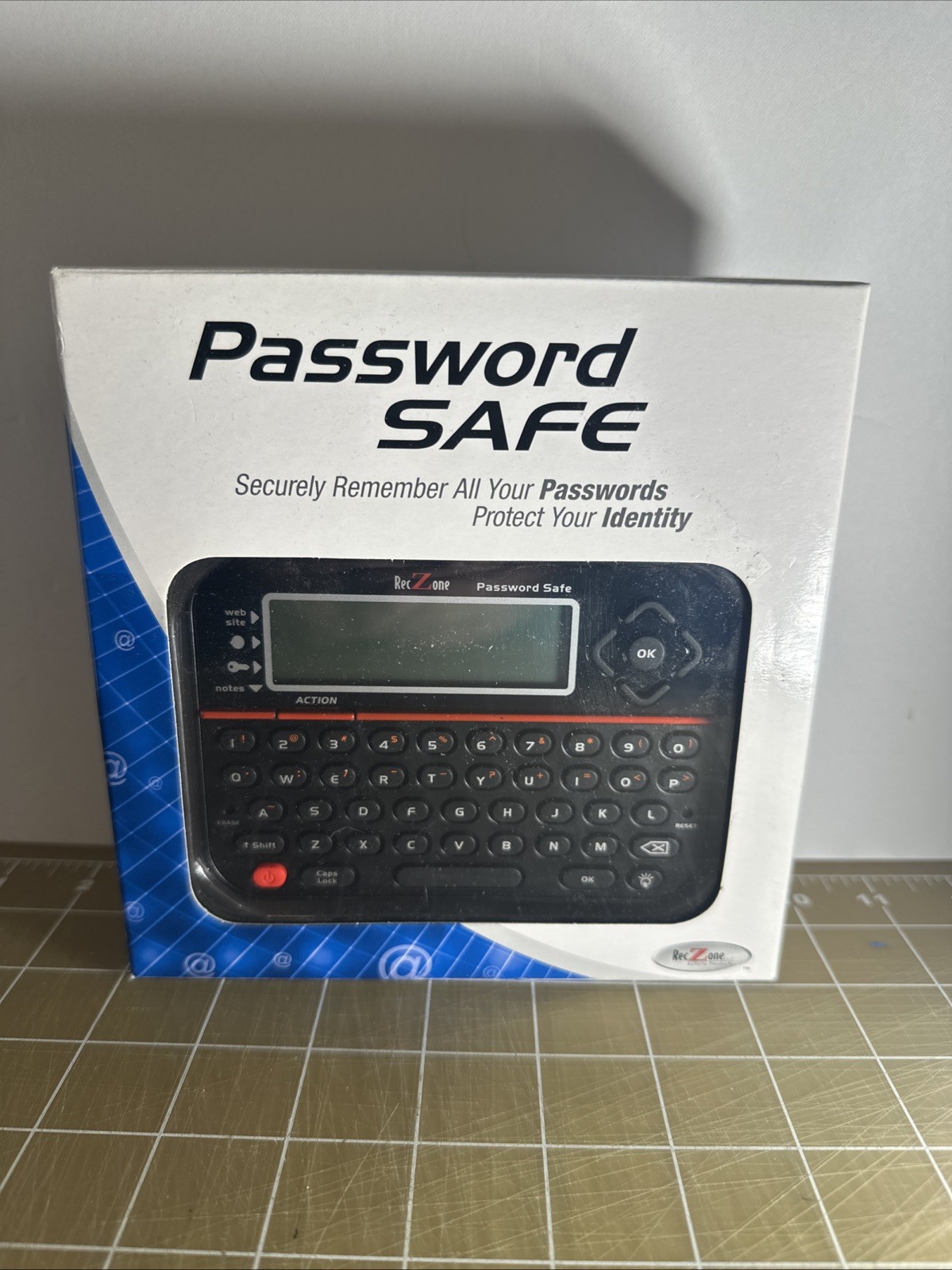 RecZone Password Safe Model 595 Backlit LCD Built-in Memory Storage NEW