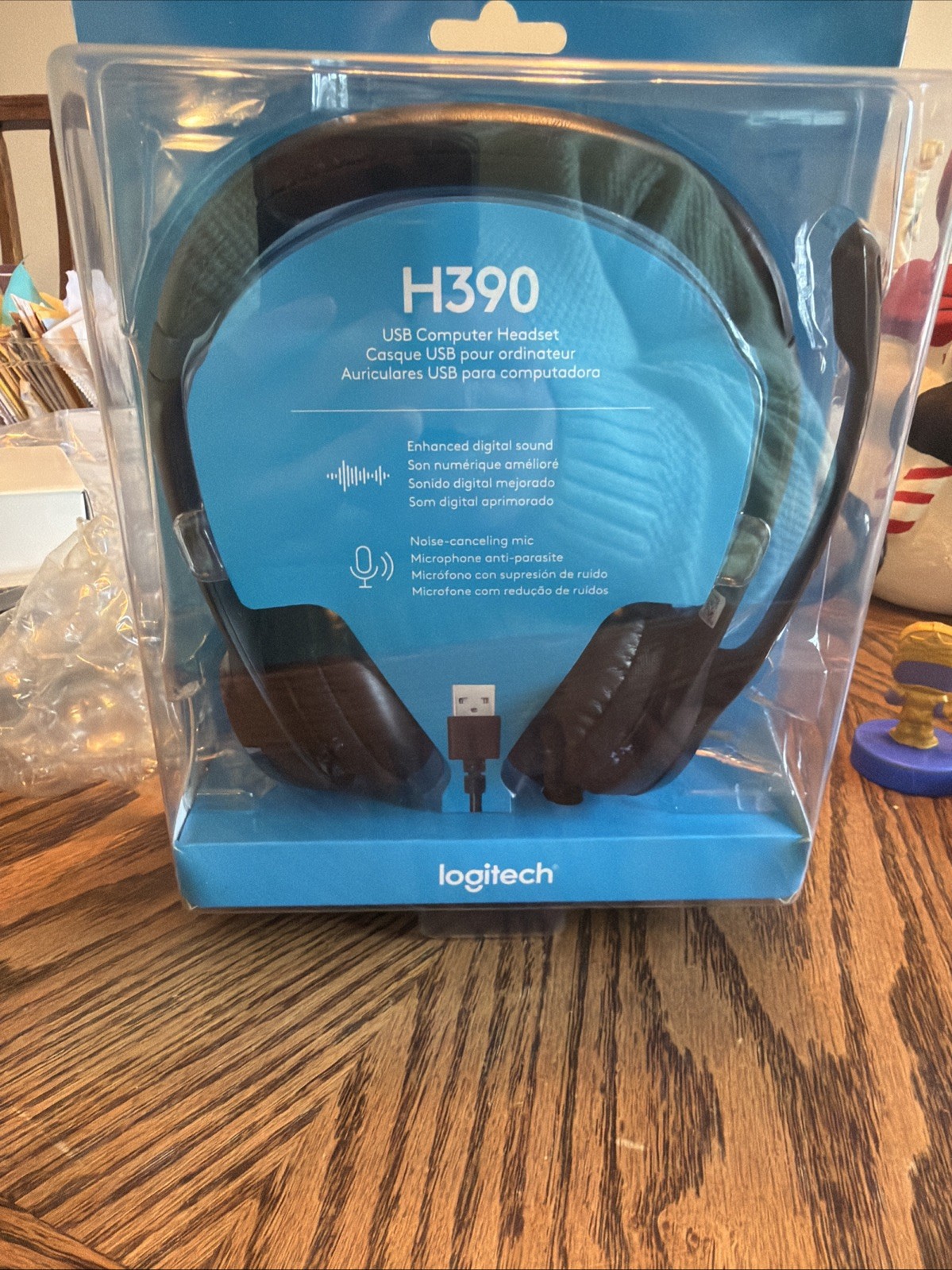 Logitech H390 Over-Head Comfort USB Headset w/ Noise-Canceling Microphone * NEW