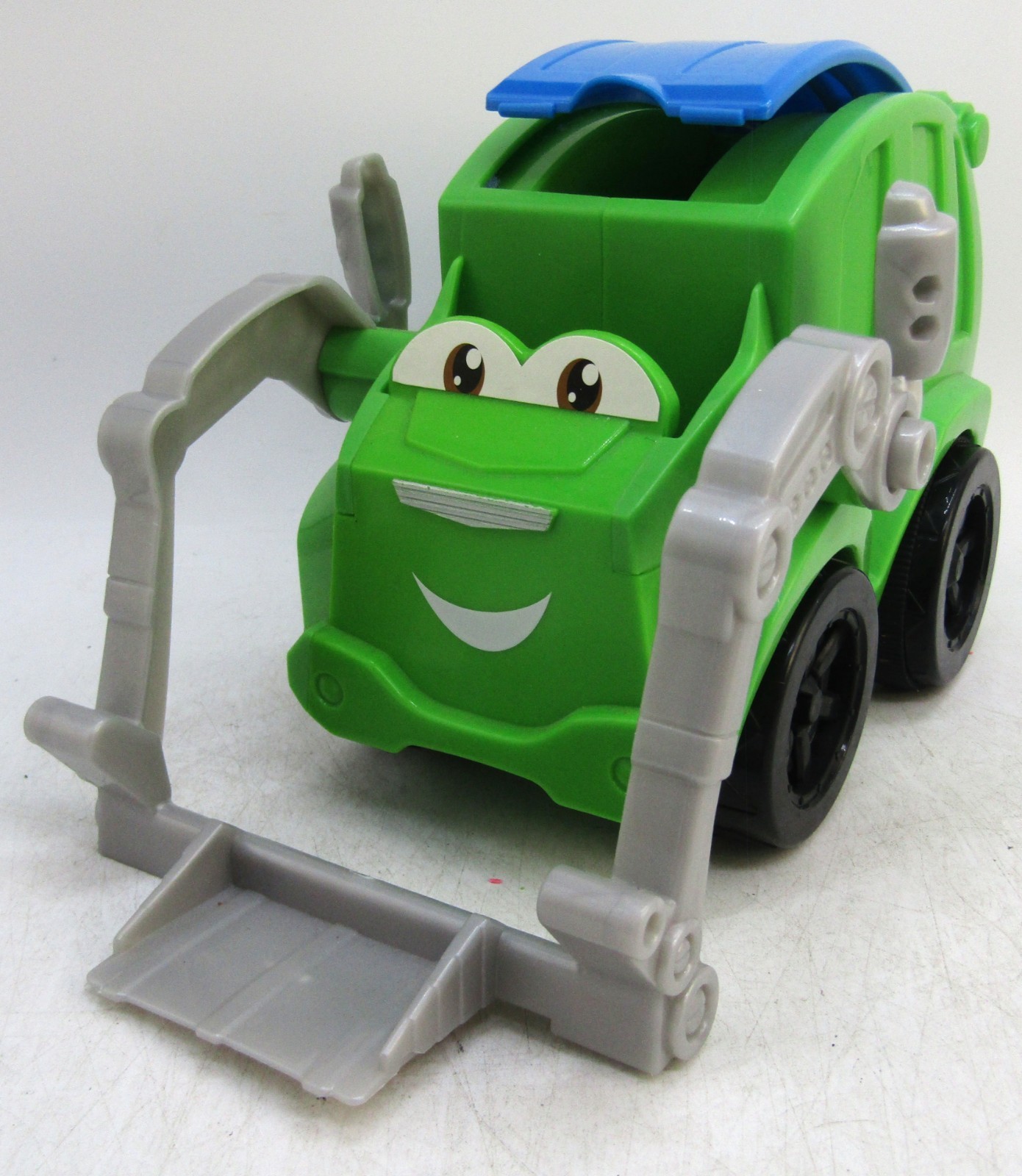 Hasbro Play Doh Trash Tossin Rowdy Rolling Garbage Truck Toy.