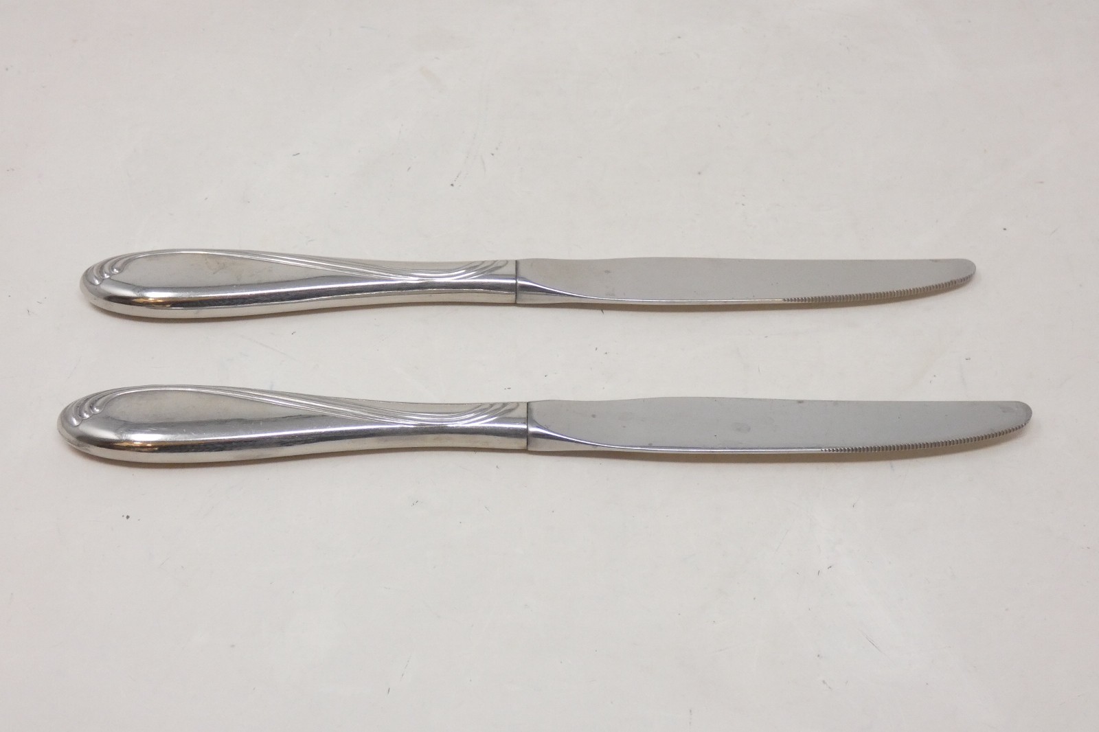 Oneida USA Camber Cresta Windswept Scroll Stainless Flatware 2 Table Knives