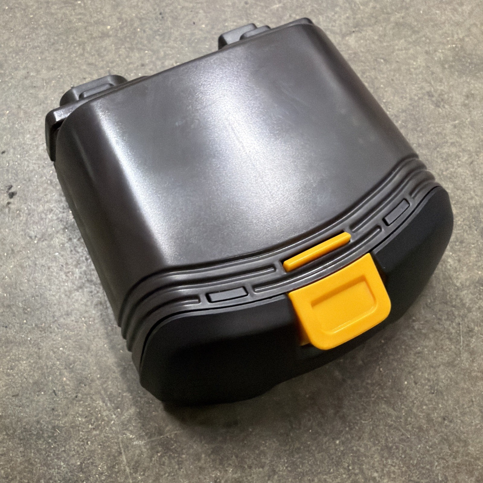 Margaritaville Cordless Frozen Concoction 18V Battery Only NBMGAD0900 - As/is