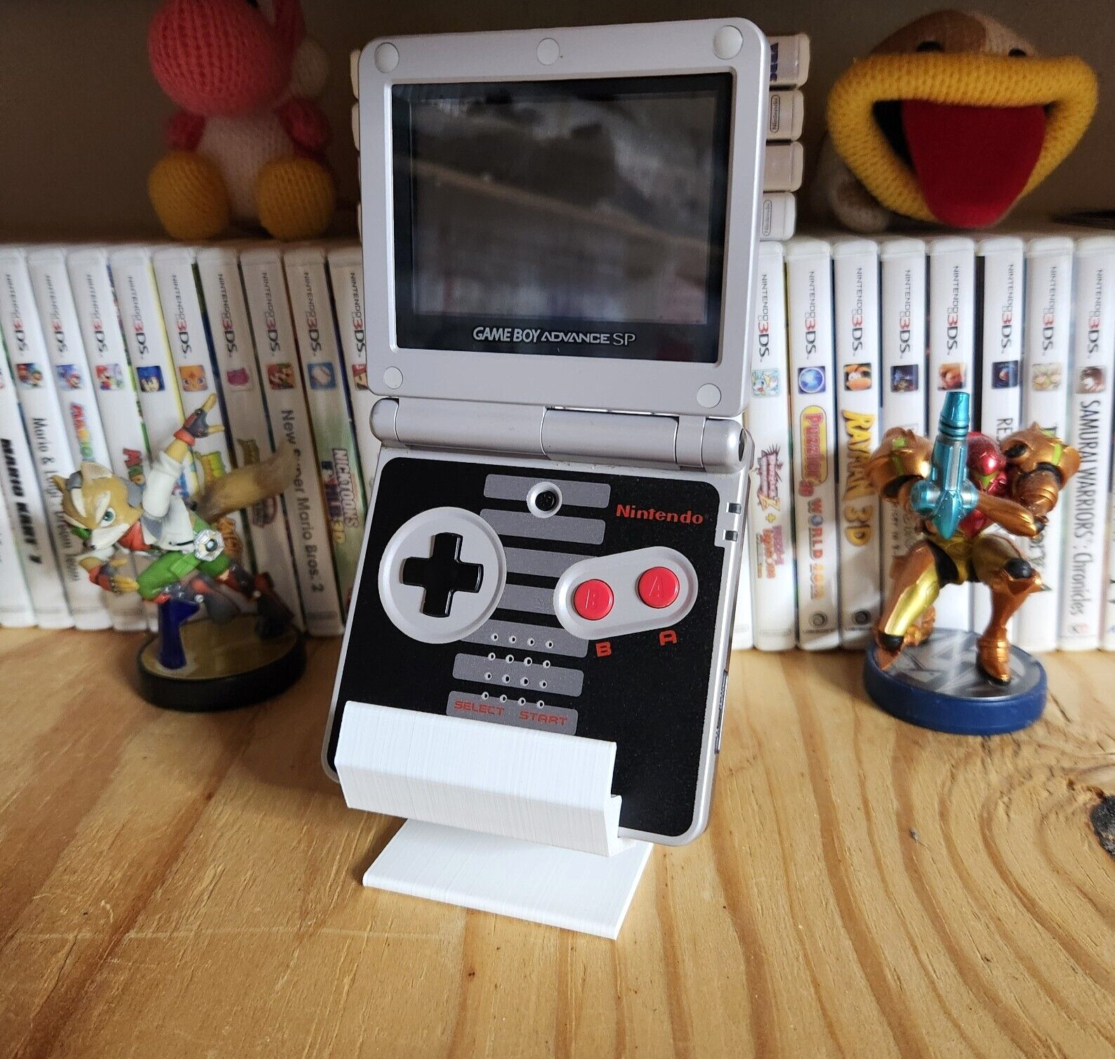 White Game Boy Advance SP Open & Closed Handheld Display Stand Nintendo GBA