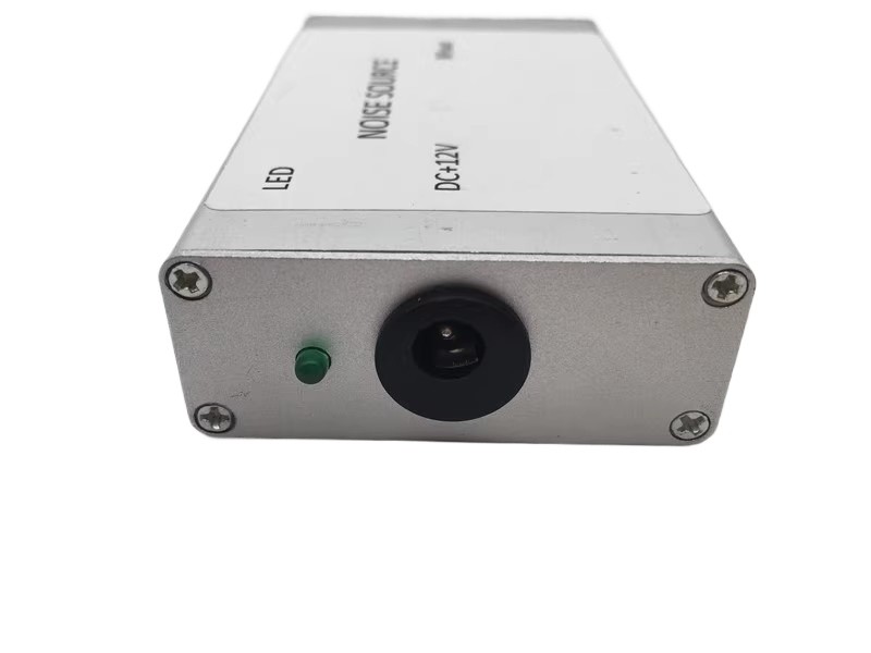 1 ~ 3.5GHz Noise Signal Generator Noise Source Simple Spectrum Tracking Source