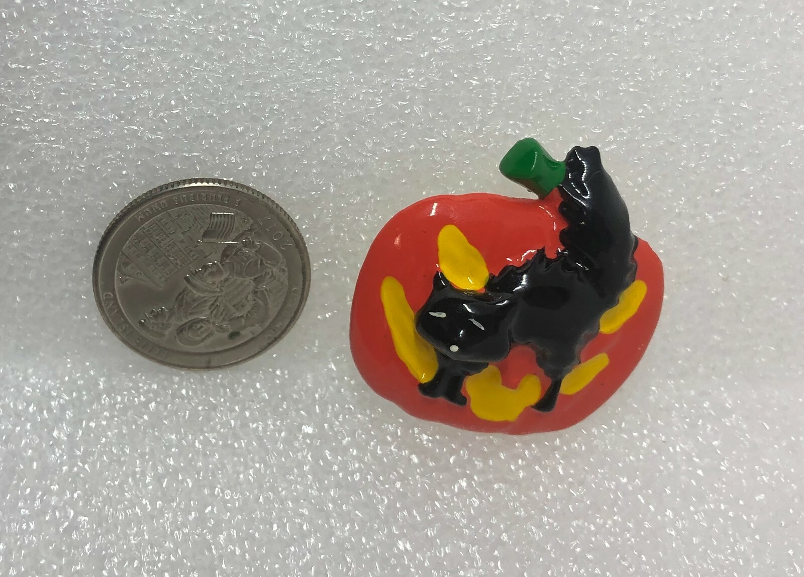 Halloween Pumpkin w/ Black Cat Plastic Pin