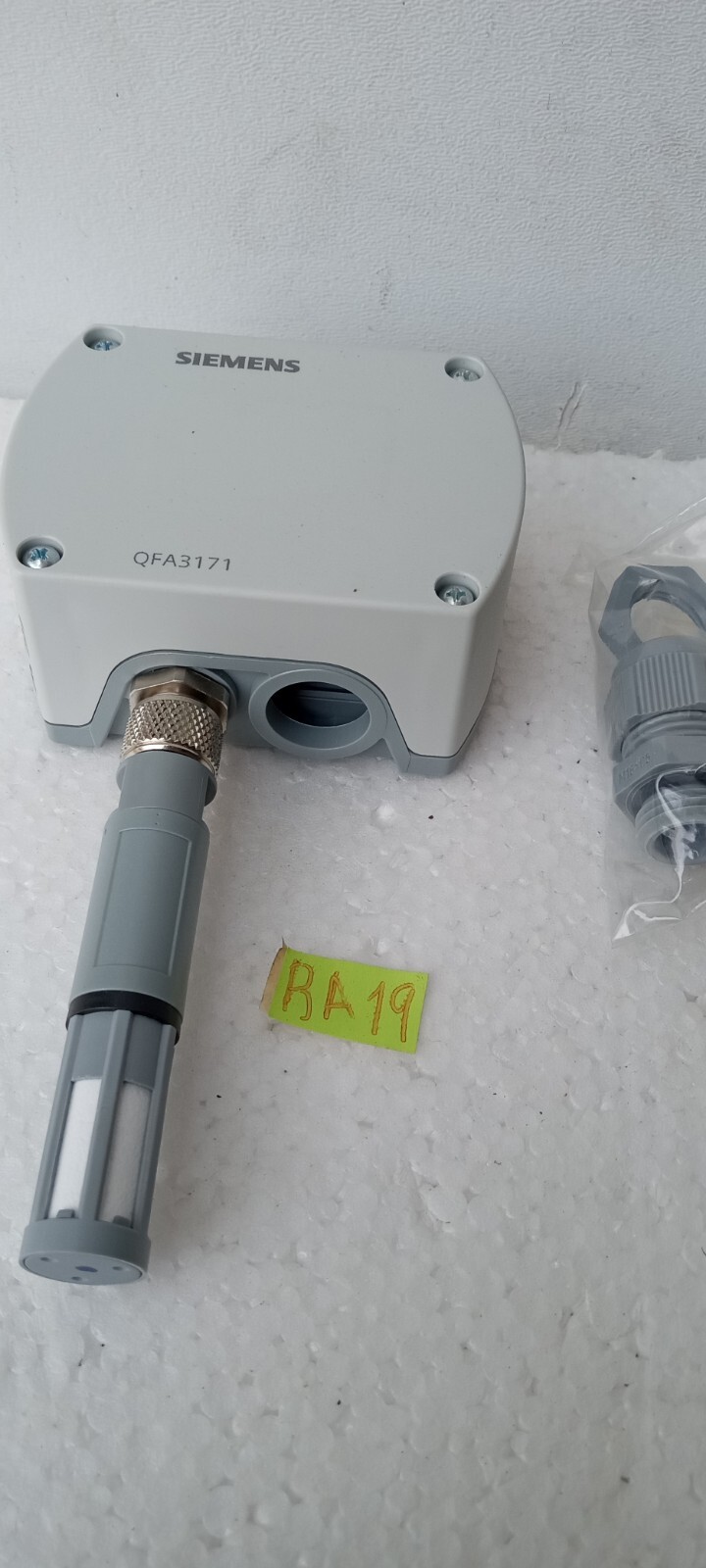 SIEMENS QFA3171 ROOM TEMPERATURE AND HUMIDITY SENSOR