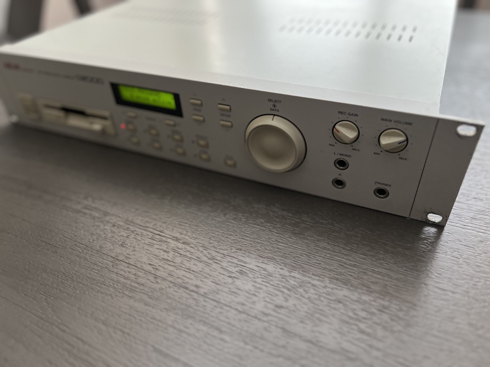 Akai S2000 MIDI Stereo Digital Sampler 1995