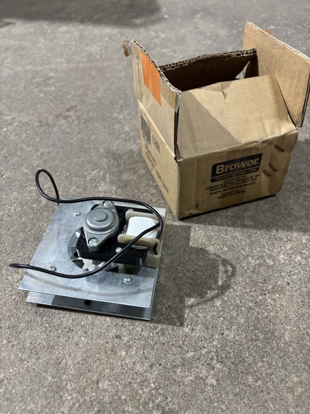 Brower Egg Incubator Replacement Fan Kit EI20FK 120V 60Hz 6W Motor