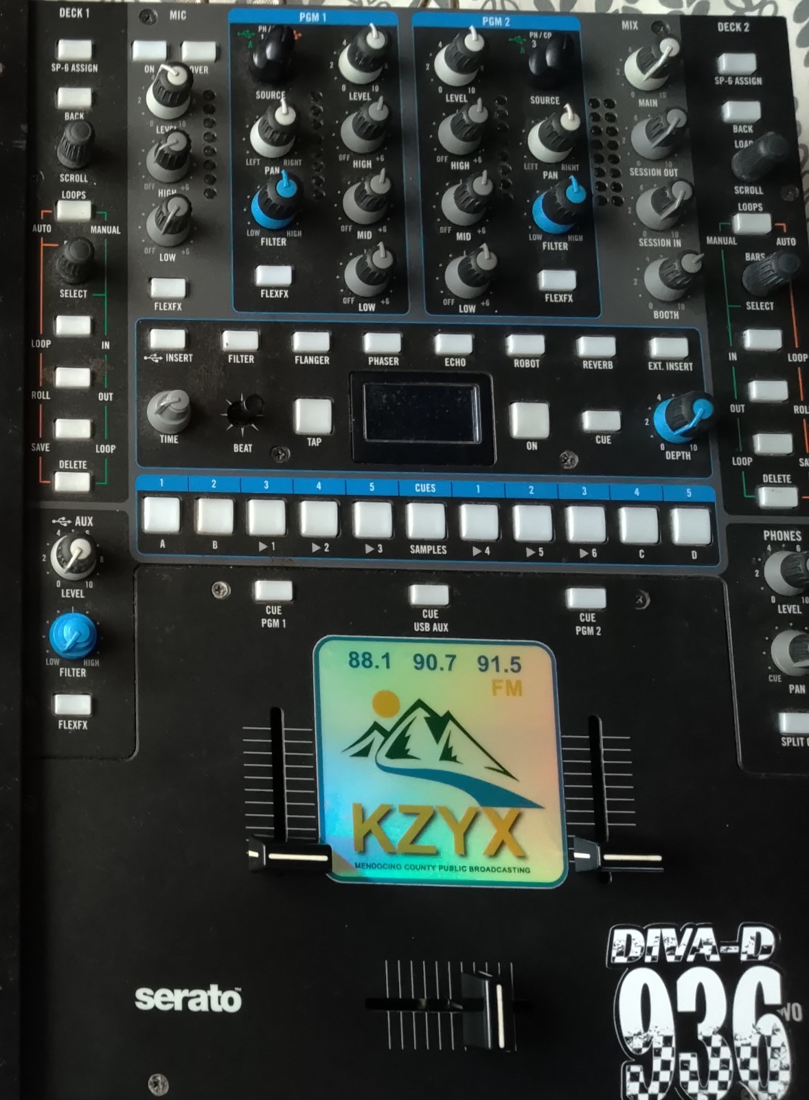 Behringer DDM4000 & RANE 62 MIXERS.