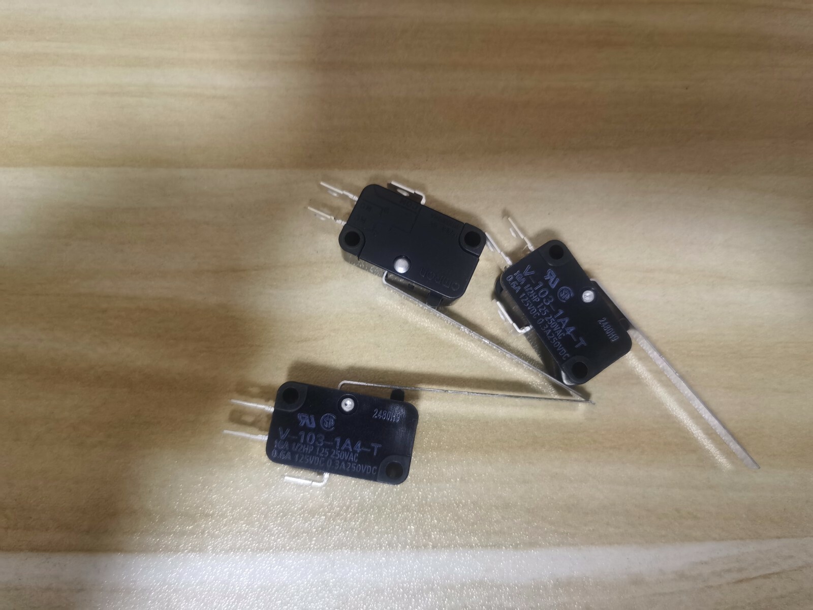 3PCS New Omron V-103-1A4-T V1031A4T Micro Switches Brand