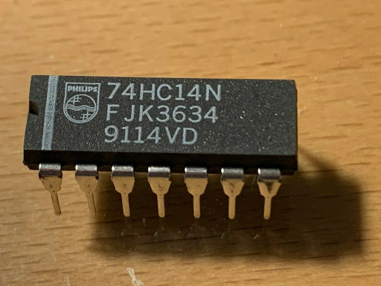 74HC14N - Philips IC - Hex Schmitt-Trigger Inverters, DIP14.