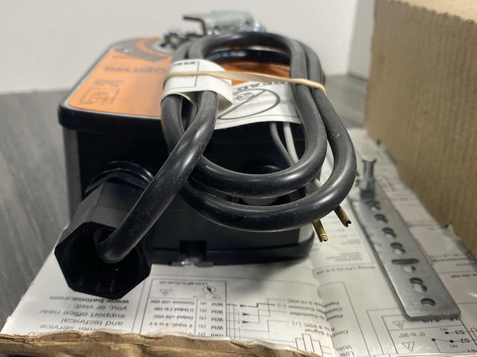 Belimo LF24-US Spring Return Damper Actuator 24V AC/DC 35 in/lb On/Off Control