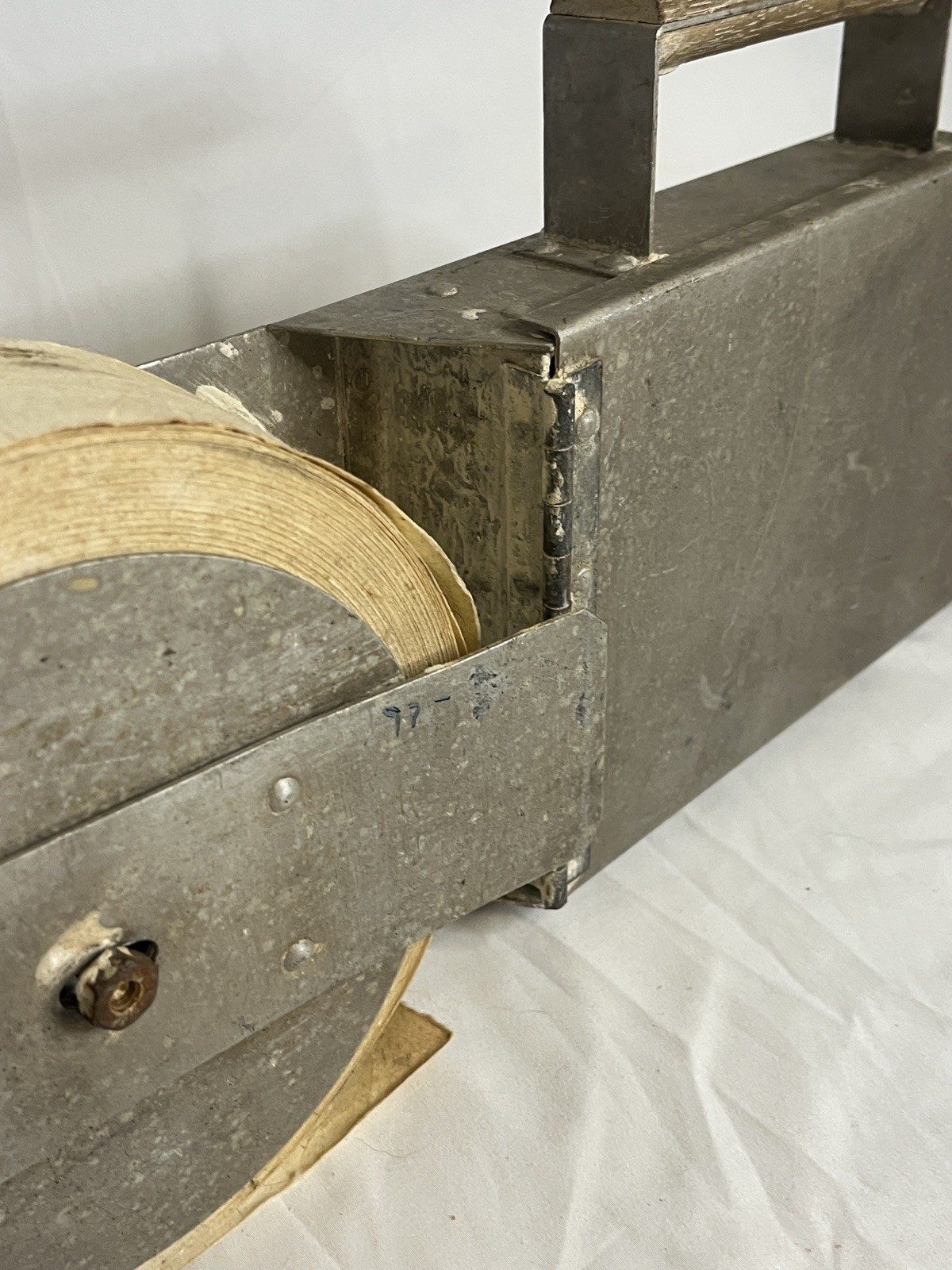 Drywall Taper With Wood And Web Handle