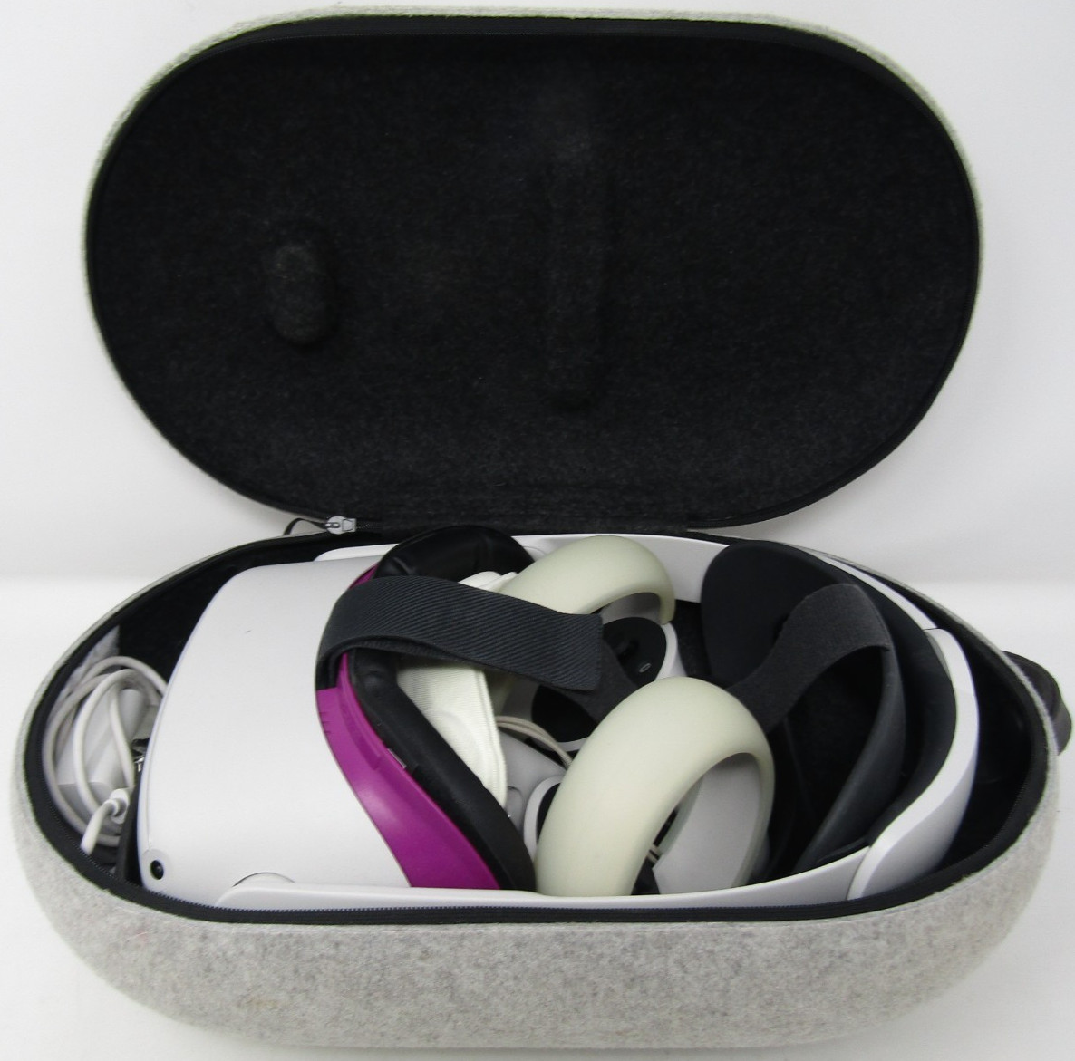 Meta Quest Oculus 2 256GB White VR Headset w/Controllers and Carrying Case