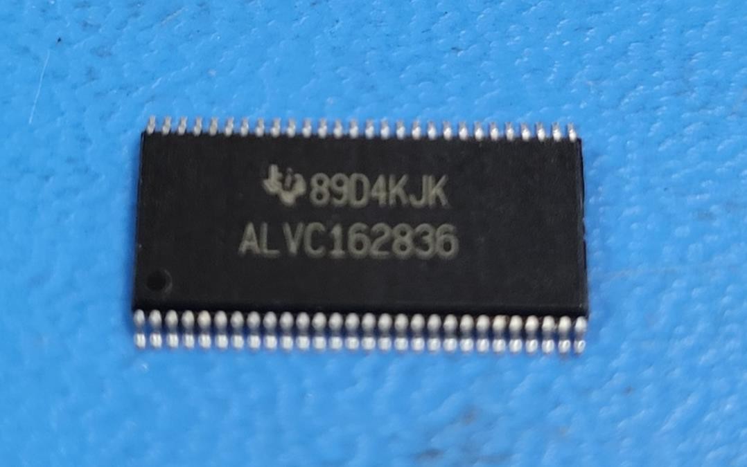 (1PC) SN74ALVC162836DGGR 20-Bit Universal Bus Driver, 3-State Outputs 56-TSSOP
