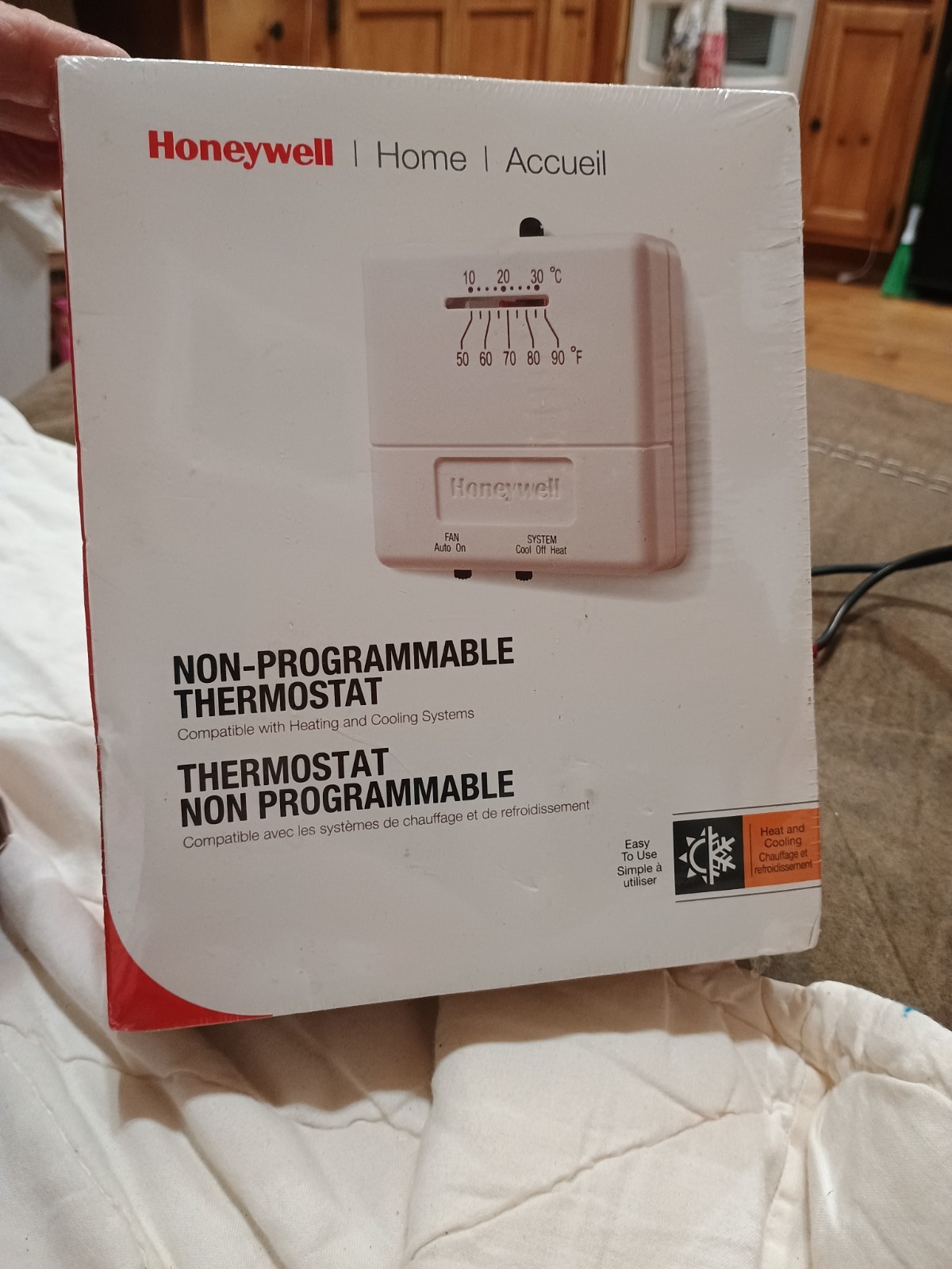 HONEYWELL CT31A NON  PROGRAMMABLE HOME THERMOSTAT   CT31A1003  BRAND NEW