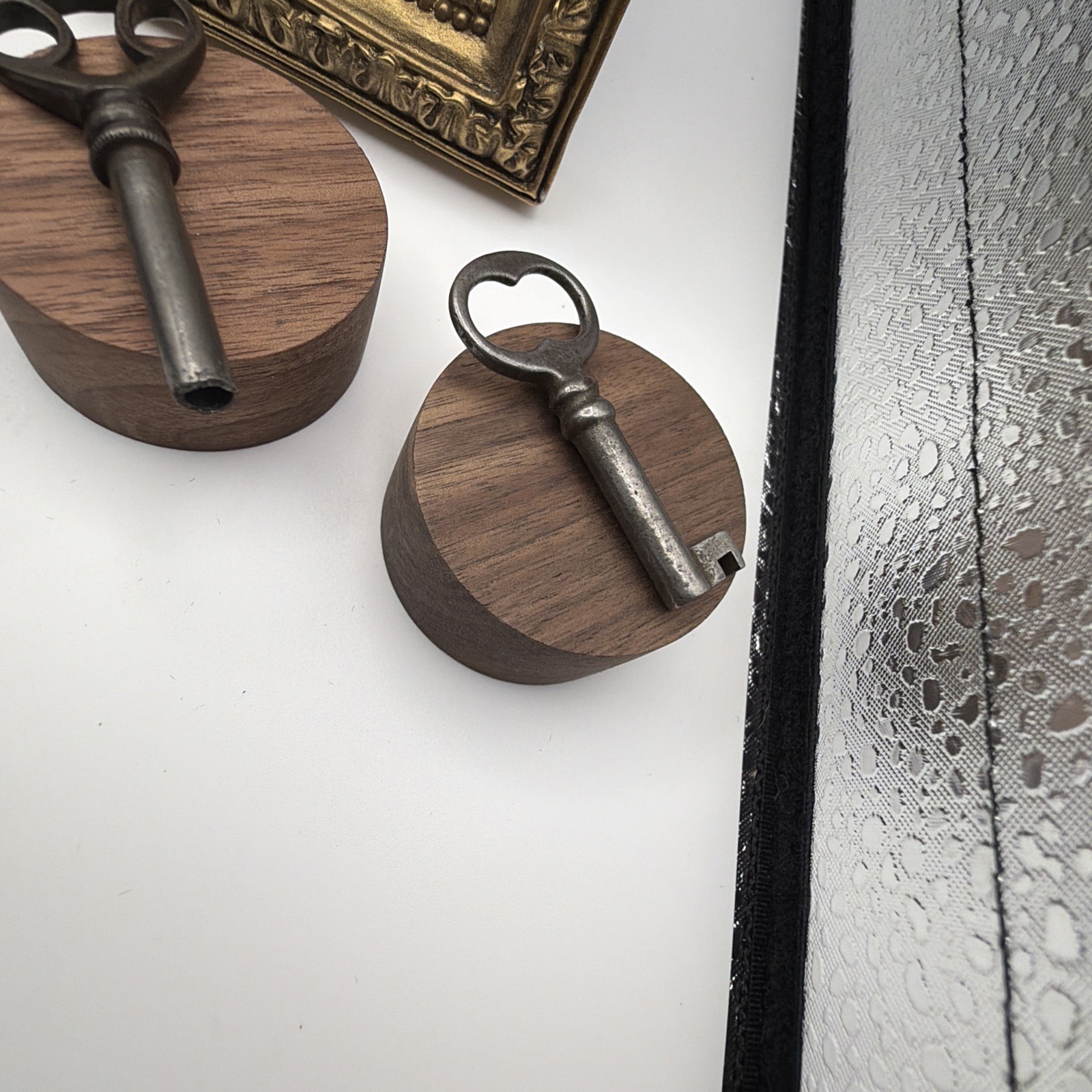1061. 4 Skeleton Keys One Clock Key Vintage