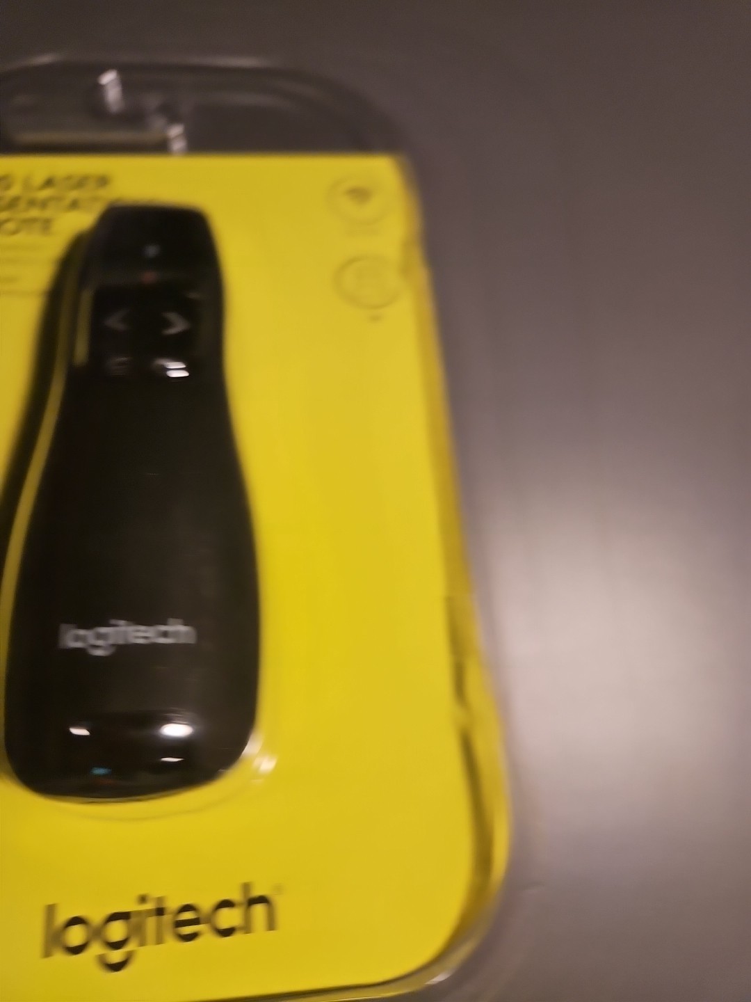 Logitech R400 Wireless Presenter Clicker with Red Laser Pointer Brand New Sealed